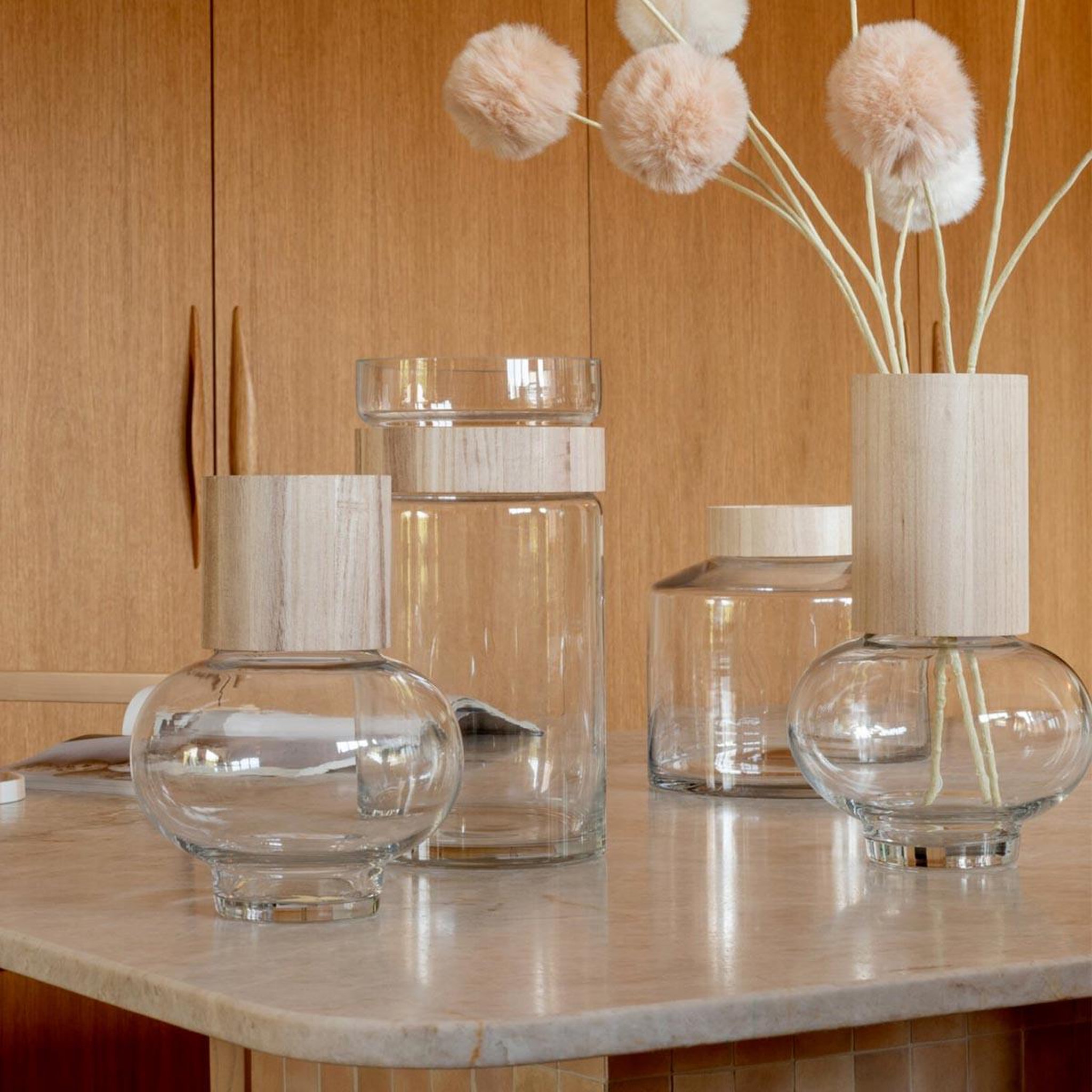 Voir la diapositive 3 : J-LINE Vase design en verre  nadia  26cm naturel