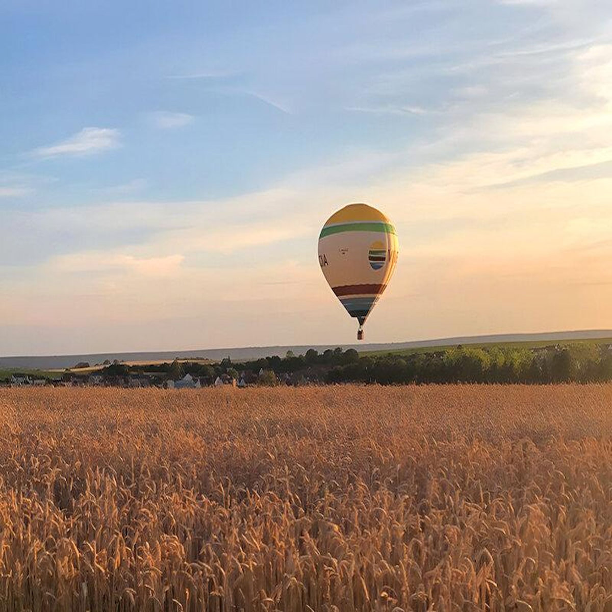 Smartbox Vol en montgolfière & délices du terroir en le week-end près de Reims - Coffret Cadeau Sport & Aventure