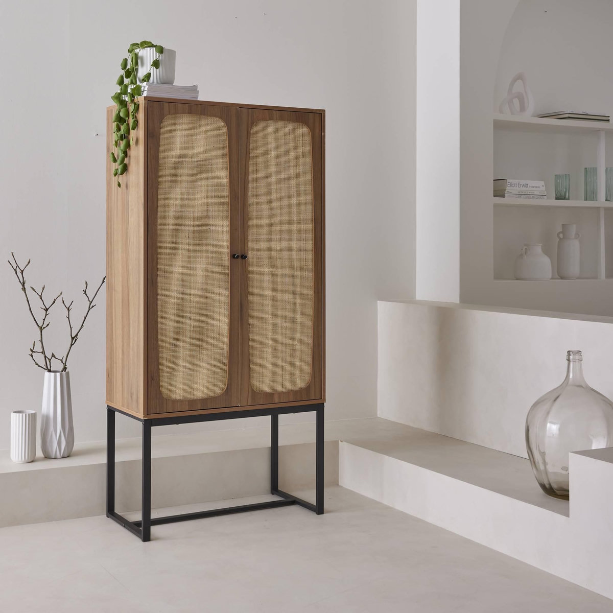 SWEEEK Buffet rétro décor bois foncé et cannage 2 portes avec pieds en métal noir H165cm