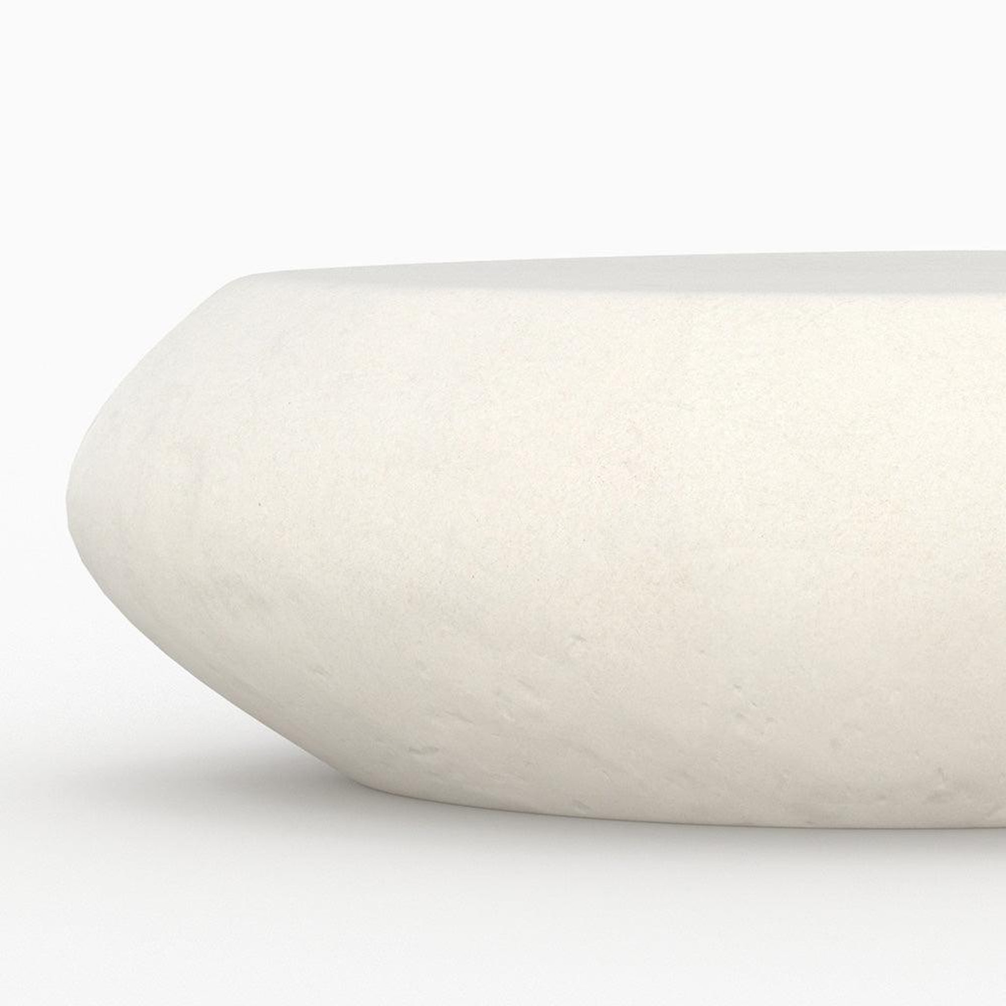 Voir la diapositive 5 : MAISON PAVANE Table basse ovale écru en fibre d'argile effet béton 105 cm-Maui