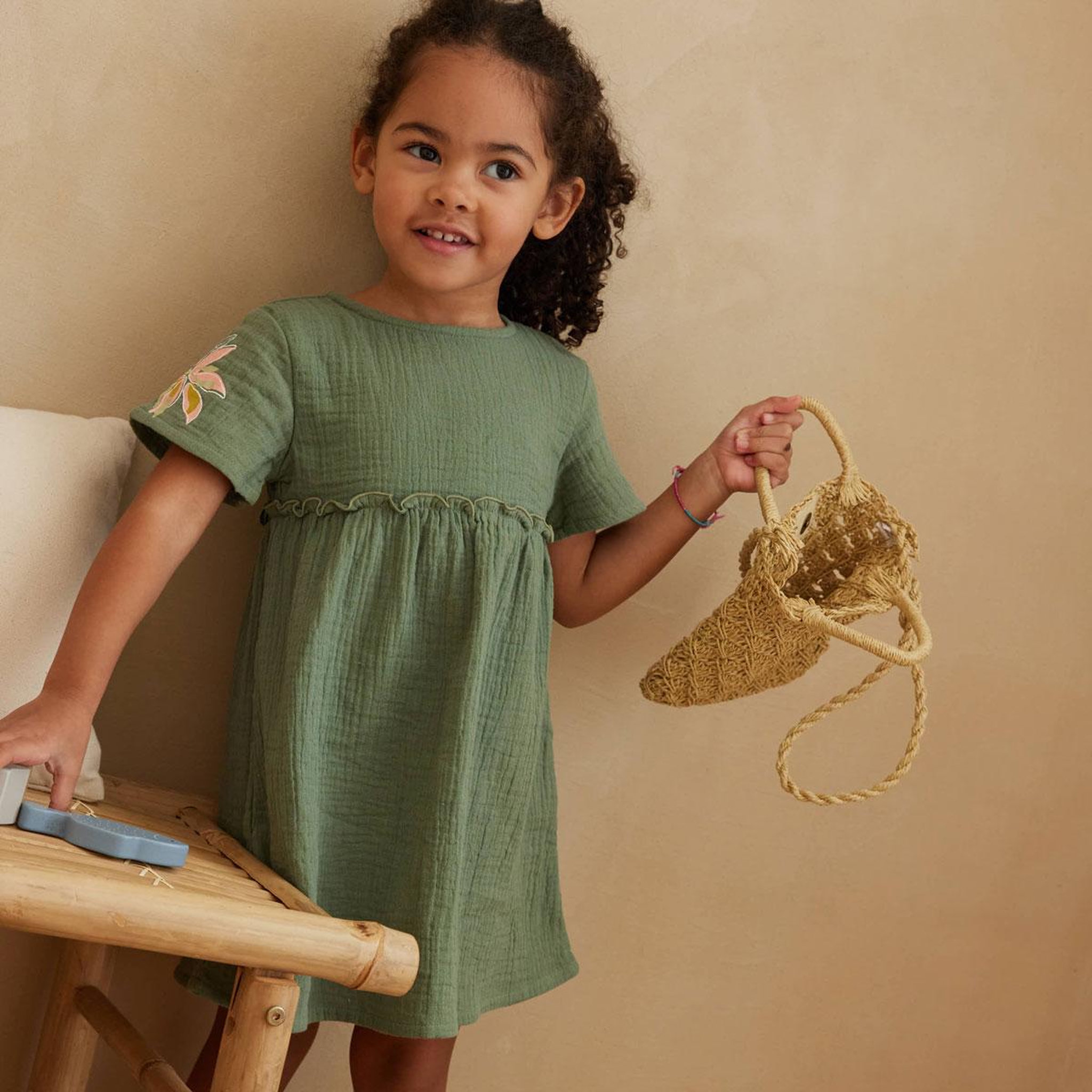 Voir la diapositive 5 : Petit Béguin Robe bébé en gaze de coton + chouchou Pivoina