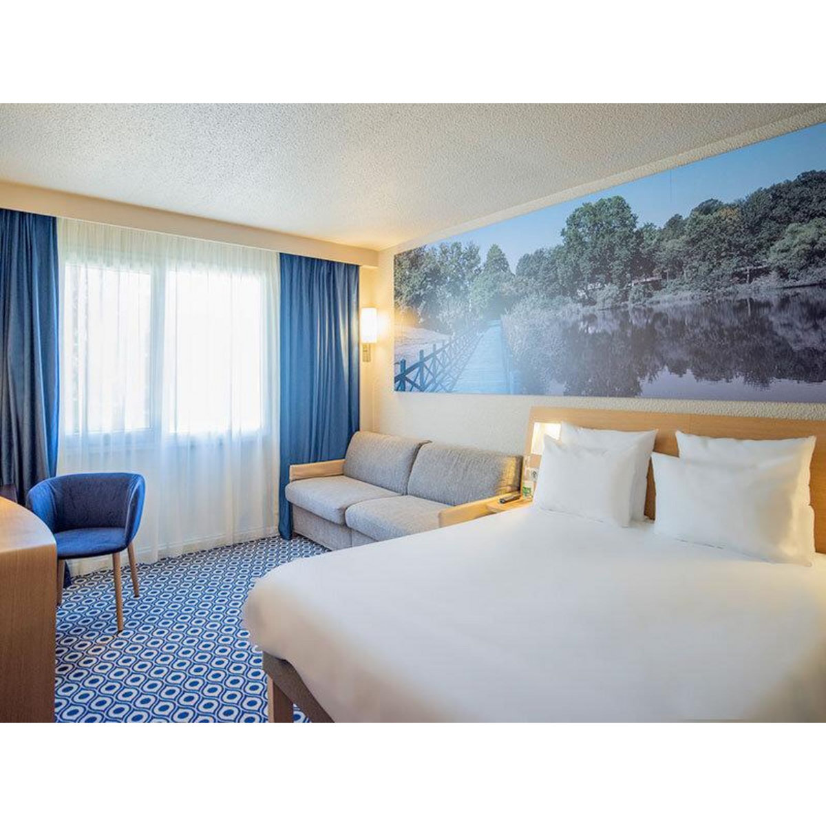 Smartbox Séjour d'exception à Orléans : 2 jours en hôtel 4* avec journée d'accès au centre de balnéothérapie - Coffret Cadeau Séjour