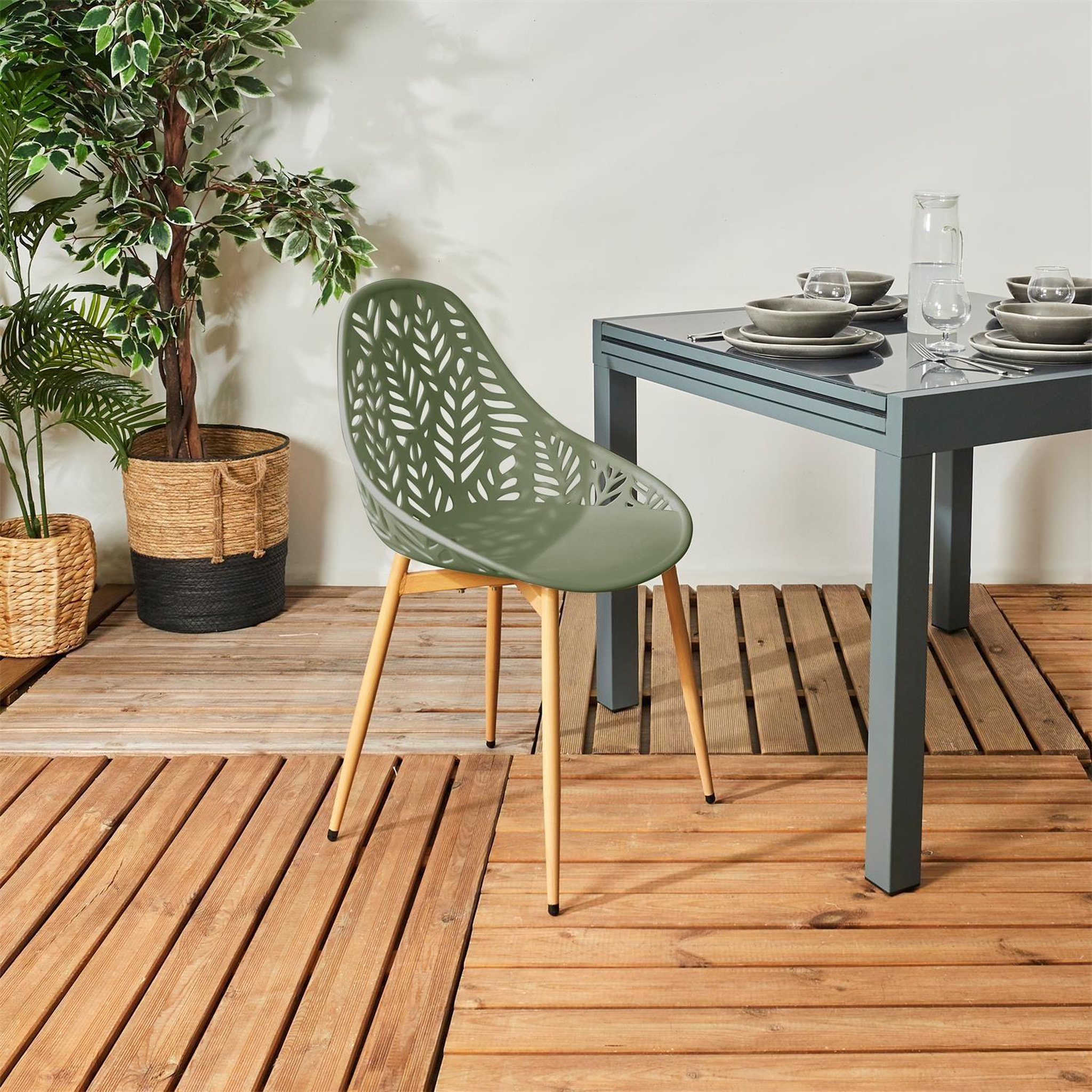 Voir la diapositive 2 : The Home Deco Factory Lot de 4 chaises d'extérieur Calvi en polypropylène