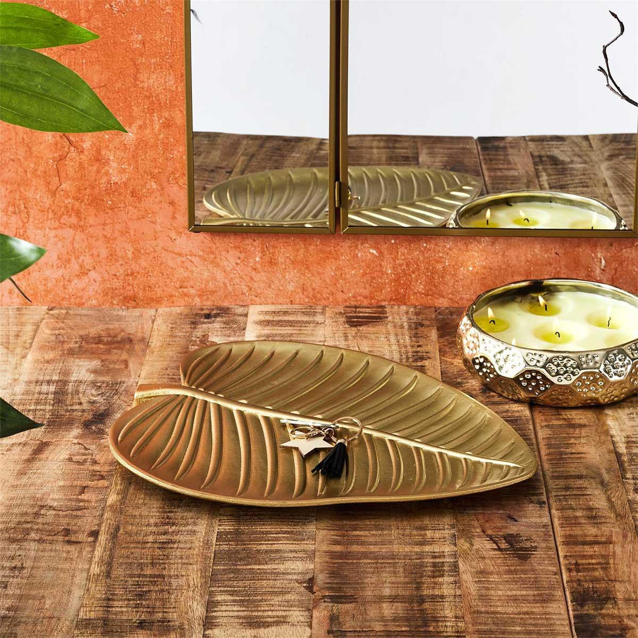 Voir la diapositive 4 : The Home Deco Factory Vide-poche design  feuille  37cm or