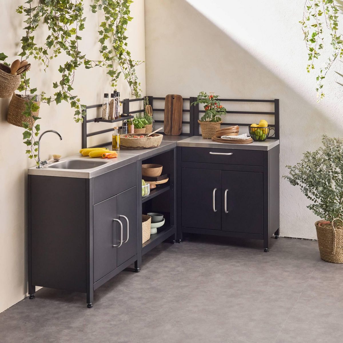 SWEEEK Cuisine extérieure avec 4 modules en acier. meuble avec évier. étagères. tiroirs. rangements