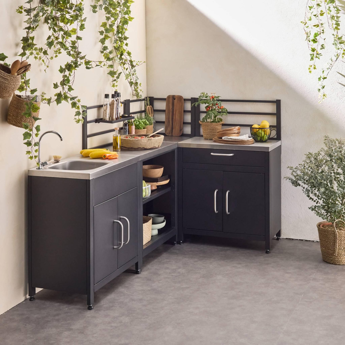 SWEEEK Cuisine extérieure avec 4 modules en acier. meuble avec évier. étagères. tiroirs. rangements