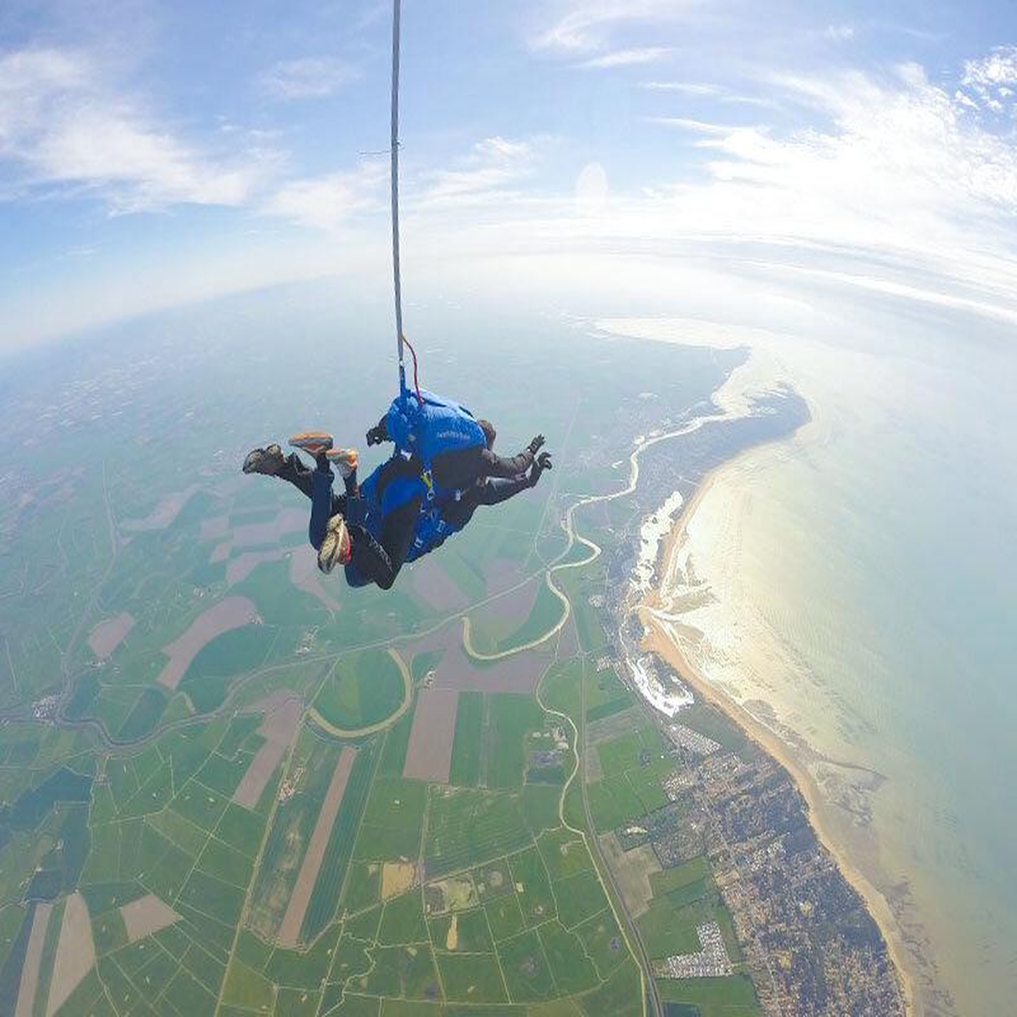 Voir la diapositive 2 : Smartbox Saut en parachute en tandem près de la rochelle - coffret cadeau sport & aventure