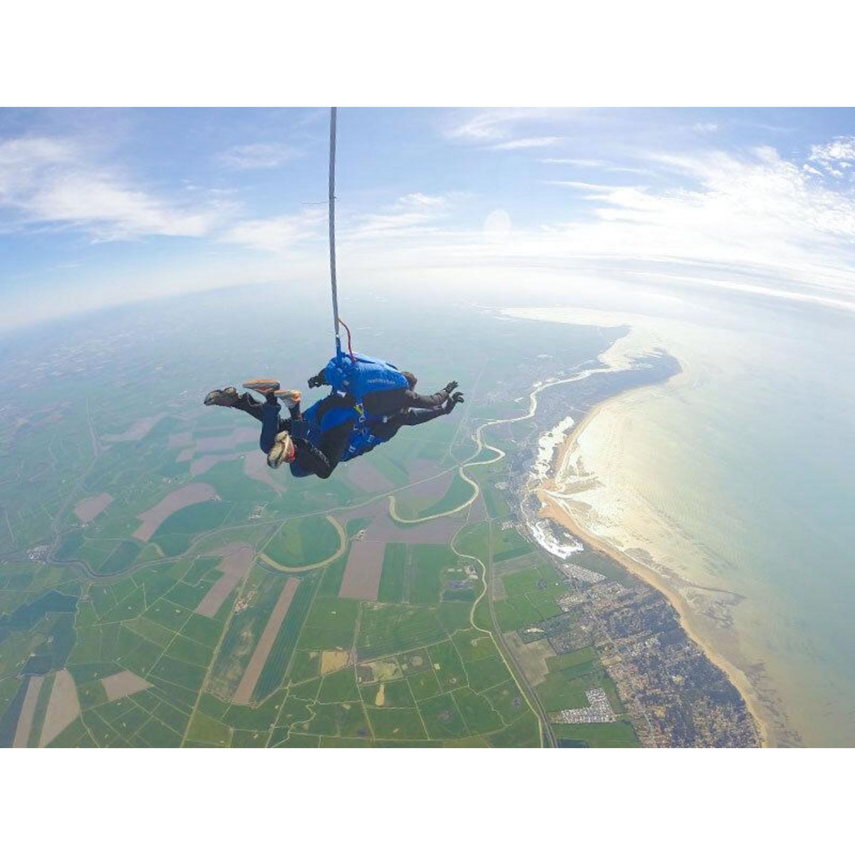 Smartbox Saut en parachute en tandem près de La Rochelle - Coffret Cadeau Sport & Aventure