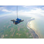 Voir la diapositive 2 : Smartbox Saut en parachute en tandem près de La Rochelle - Coffret Cadeau Sport & Aventure