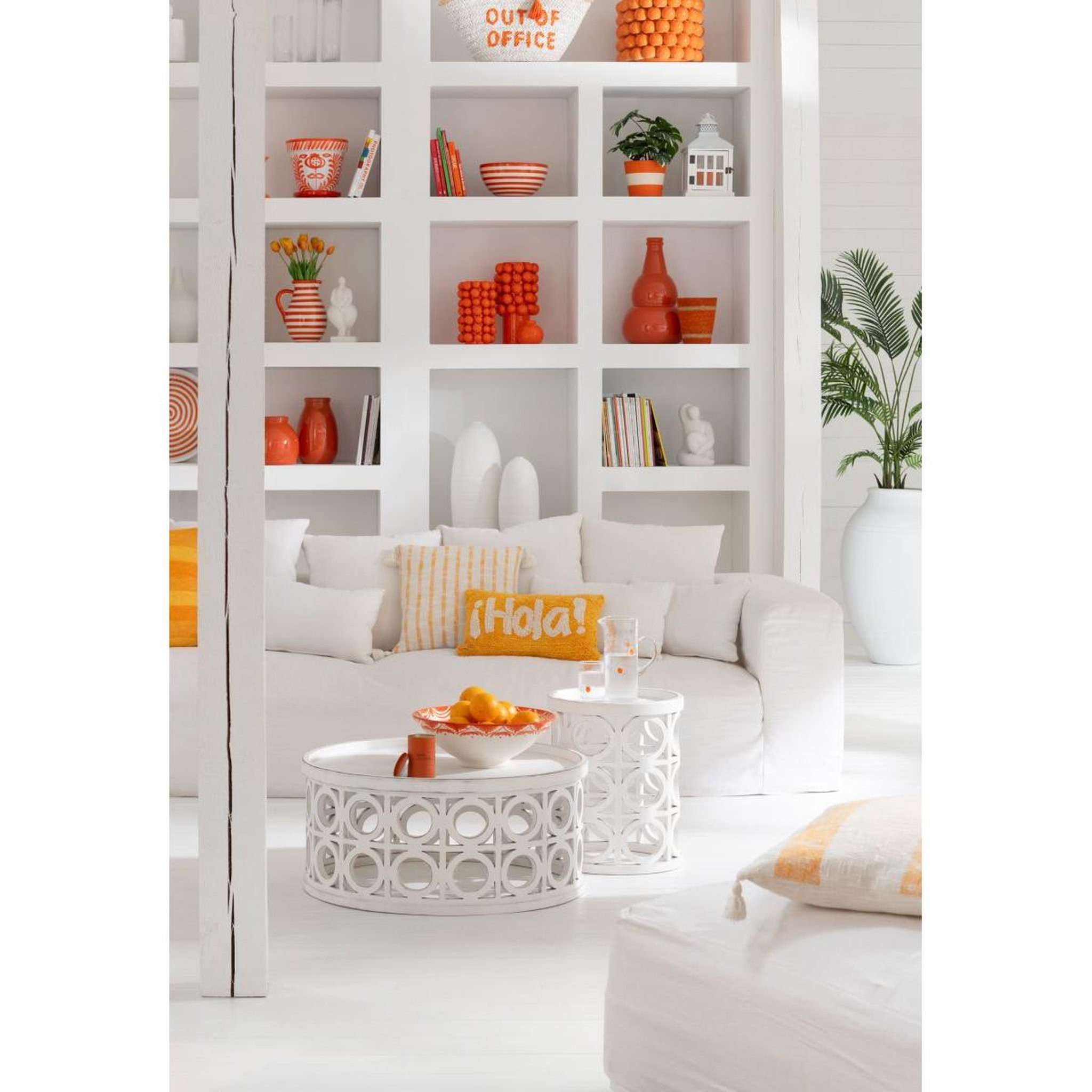 Voir la diapositive 4 : J-LINE Coussin déco tufté hola  polly  30x50cm orange