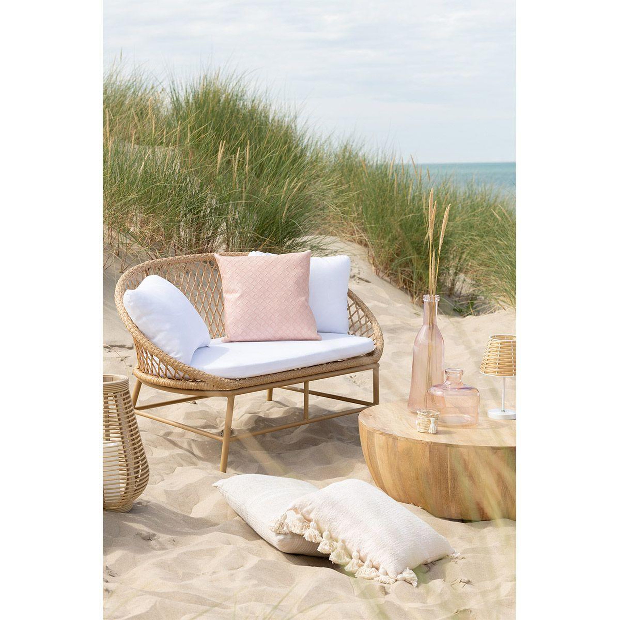 Voir la diapositive 4 : J-LINE Table basse en bois  camille  88cm naturel