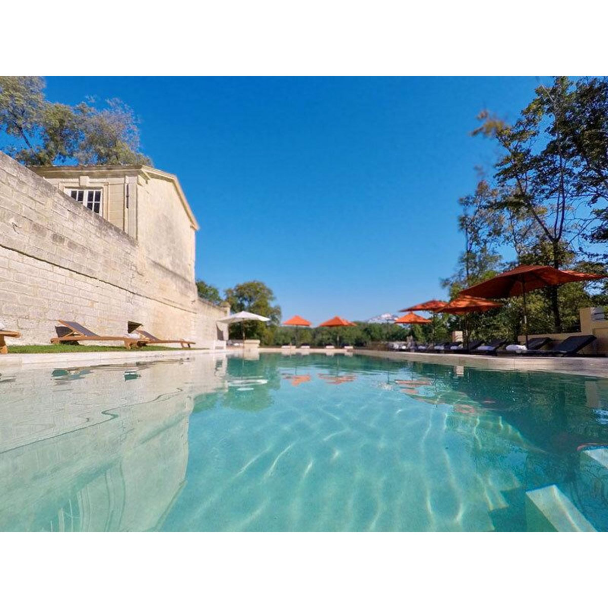 Smartbox 3 jours avec accès au spa et vin pétillant dans un château 4* près de Nîmes - Coffret Cadeau Séjour