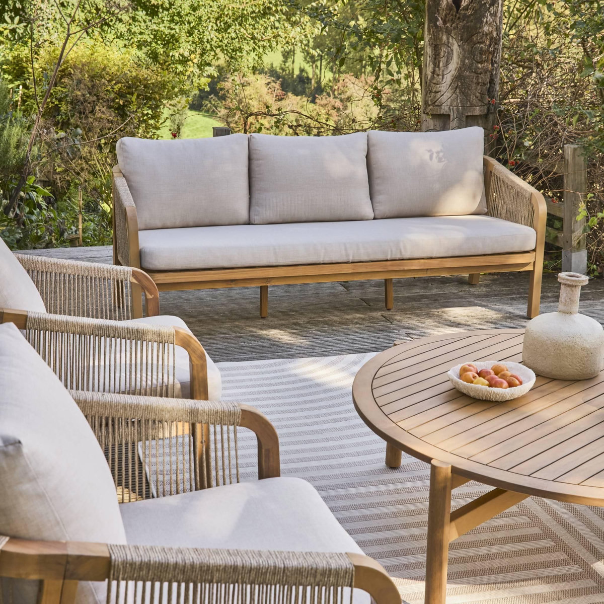 SWEEEK Salon de jardin en bois d'acacia et cordes. coussins beige PARANA