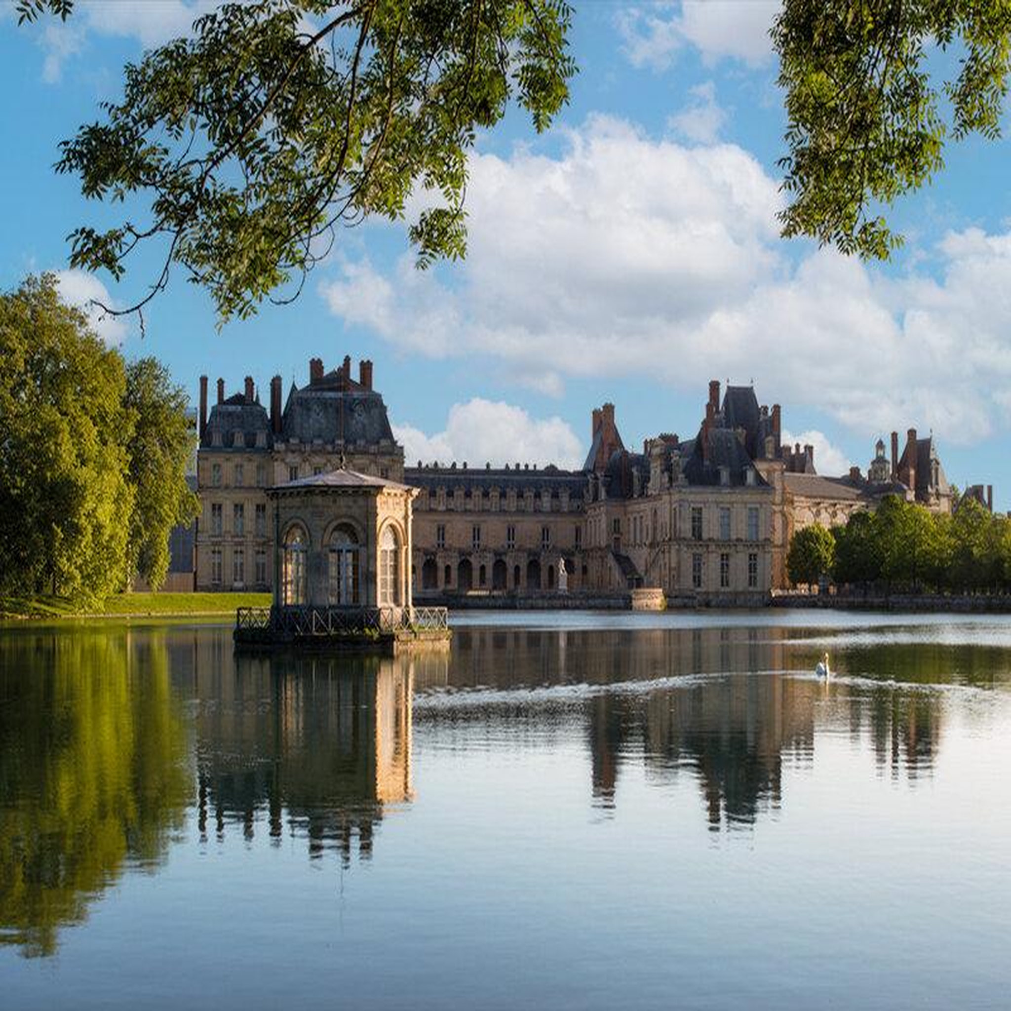 Voir la diapositive 4 : Smartbox 1 entrée prioritaire pour visiter le château de fontainebleau - coffret cadeau sport & aventure
