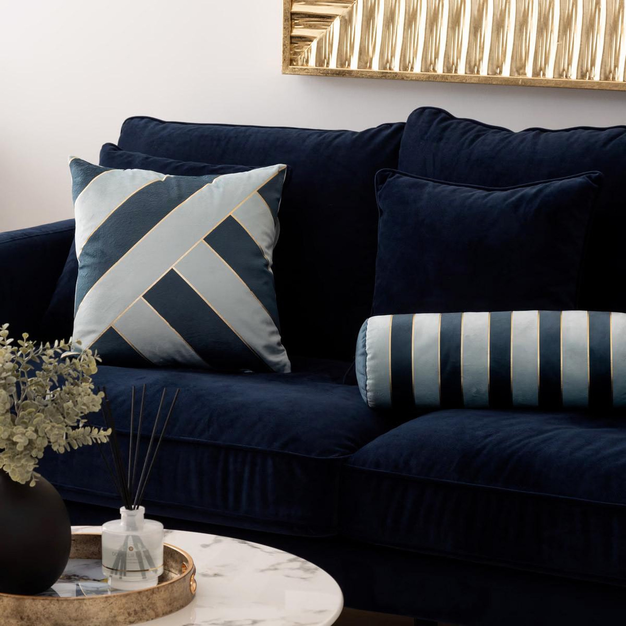 Voir la diapositive 4 : ATMOSPHERA Coussin déco rayé en velours  nelya  14x40cm bleu