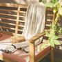 Voir la diapositive 6 : SWEEEK Salon de jardin CHLOE en bois d'acacia 4 places, avec coussins en polyester, un canapé, une table, deux fauteuils