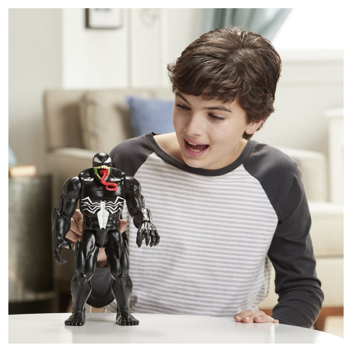 HASBRO Figurine Titan Blast Gear Venom 35cm Spiderman