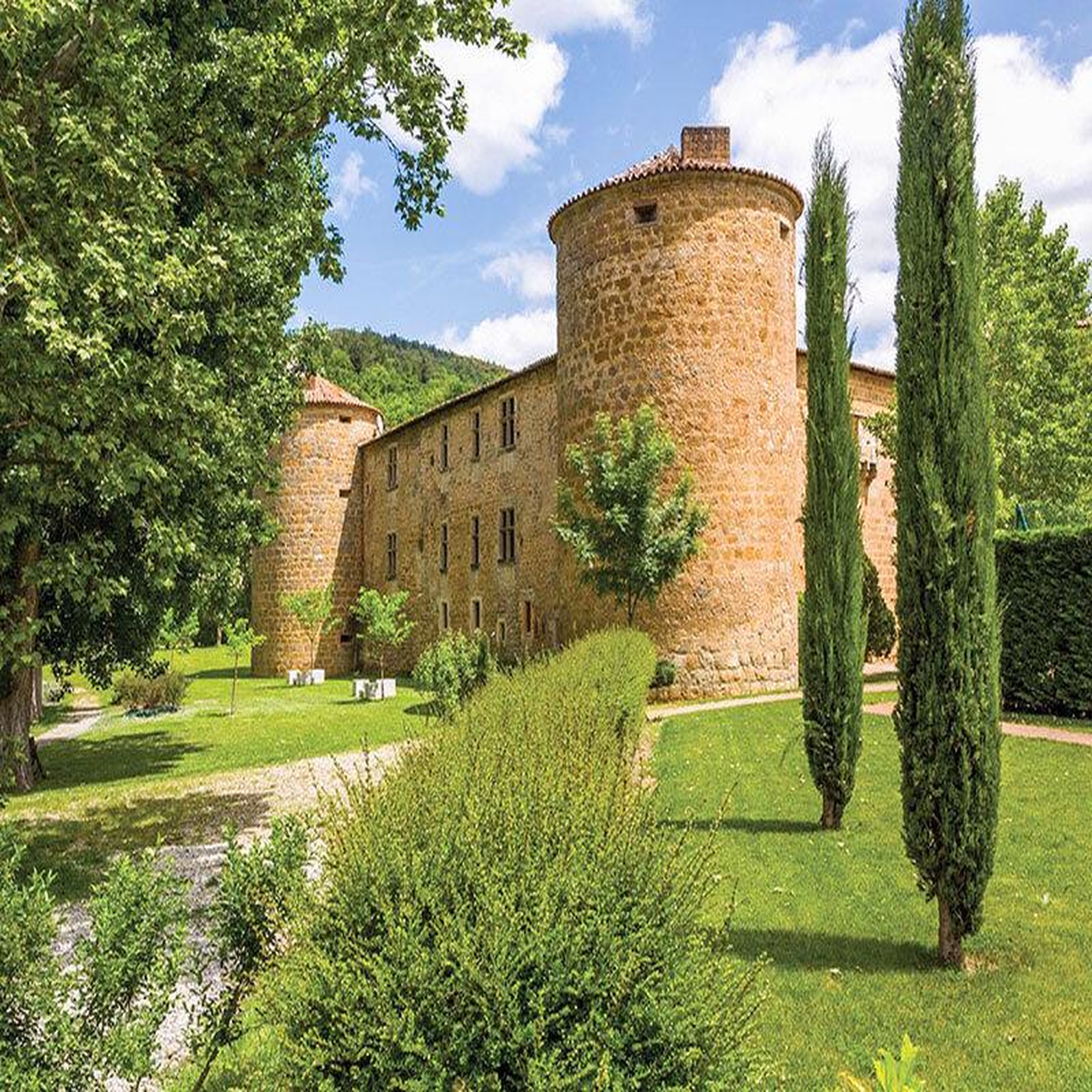 Voir la diapositive 6 : Smartbox 2 jours en château 4* avec dîner et boisson près de carcassonne - coffret cadeau séjour