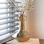 Voir la diapositive 2 : Paris Prix Vase Design avec Anses  Ritual  29cm Or