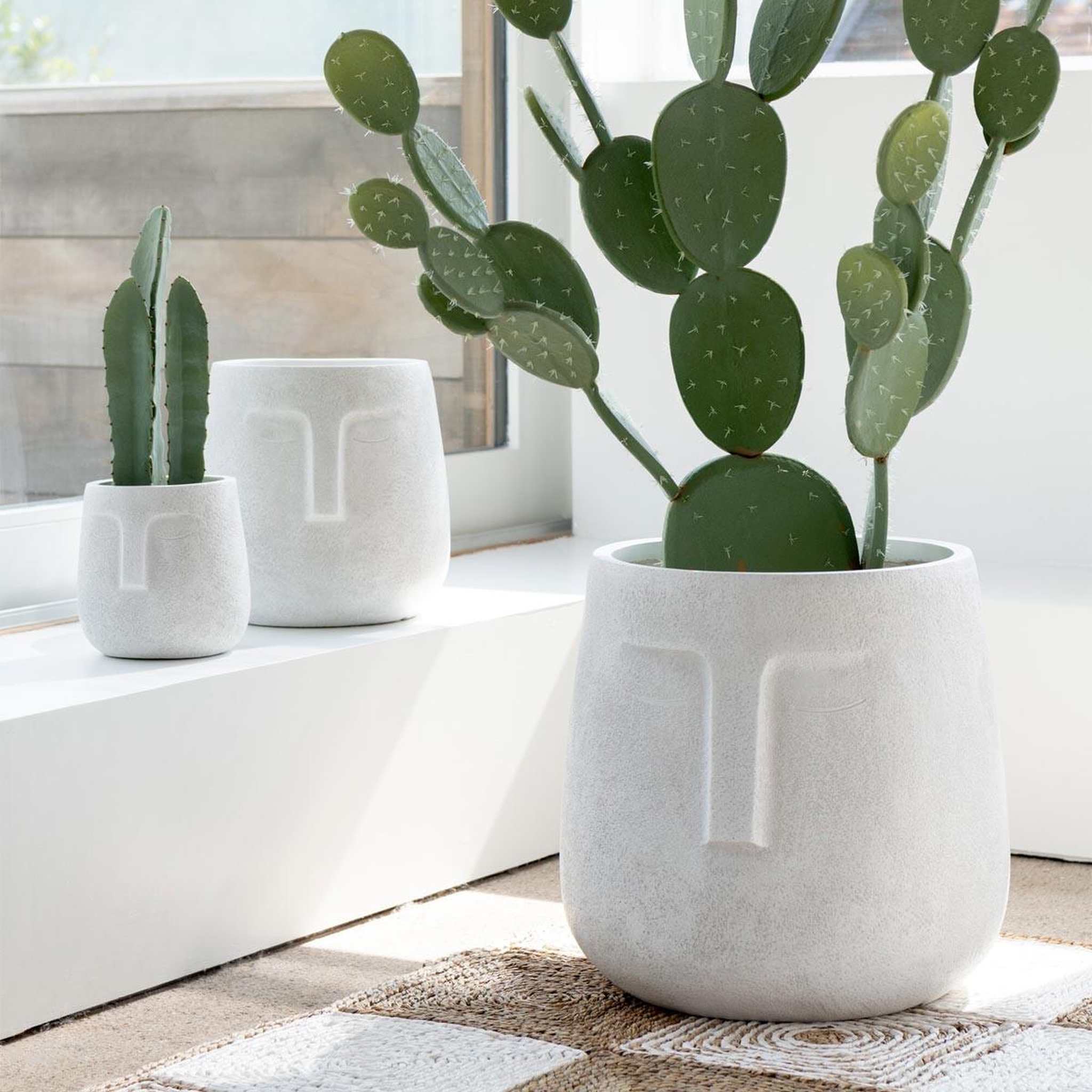 Voir la diapositive 3 : J-LINE Lot de 3 cache-pots déco  moai  45cm blanc