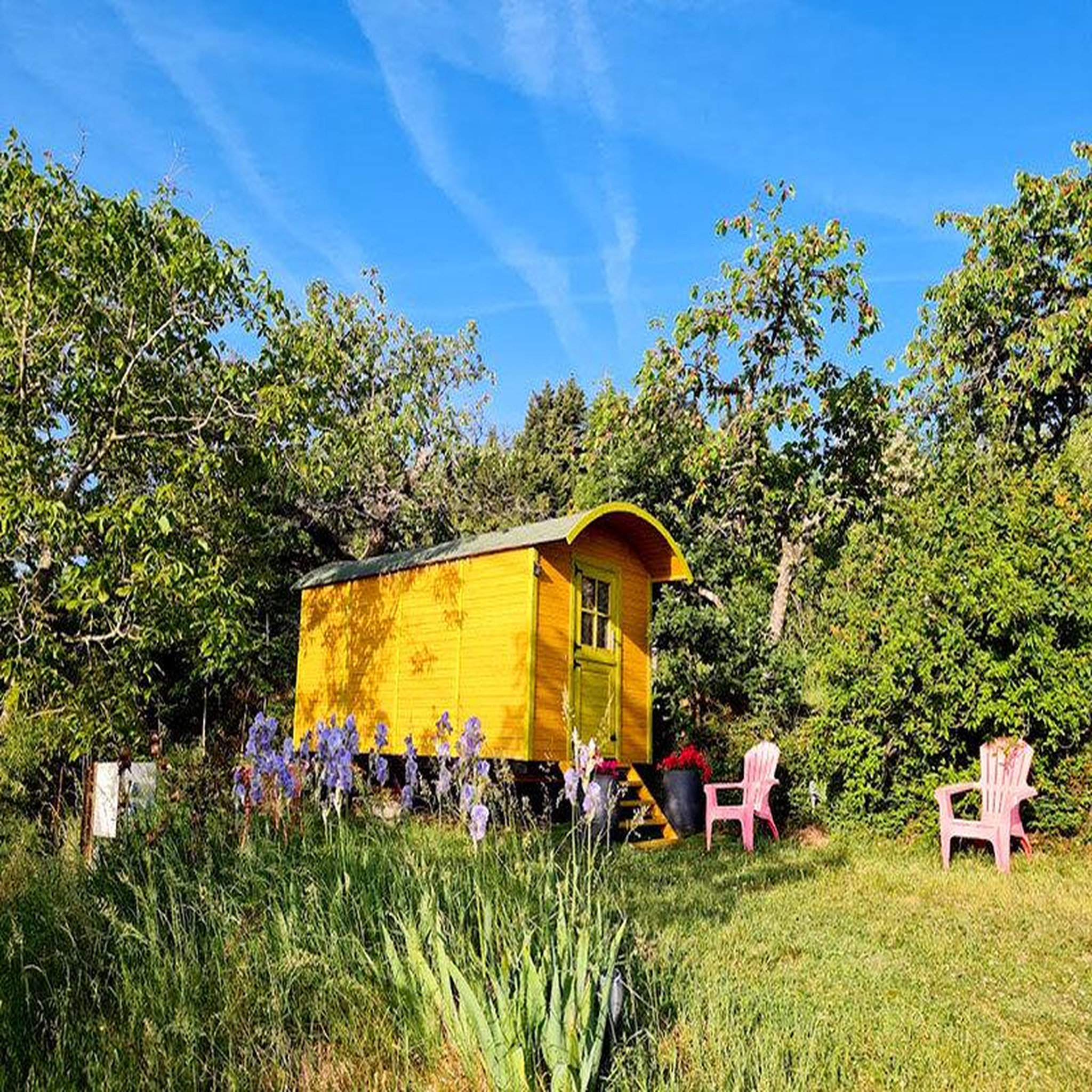 Voir la diapositive 2 : Smartbox Séjour insolite en famille : 5 jours en roulotte près de saint-etienne - coffret cadeau séjour