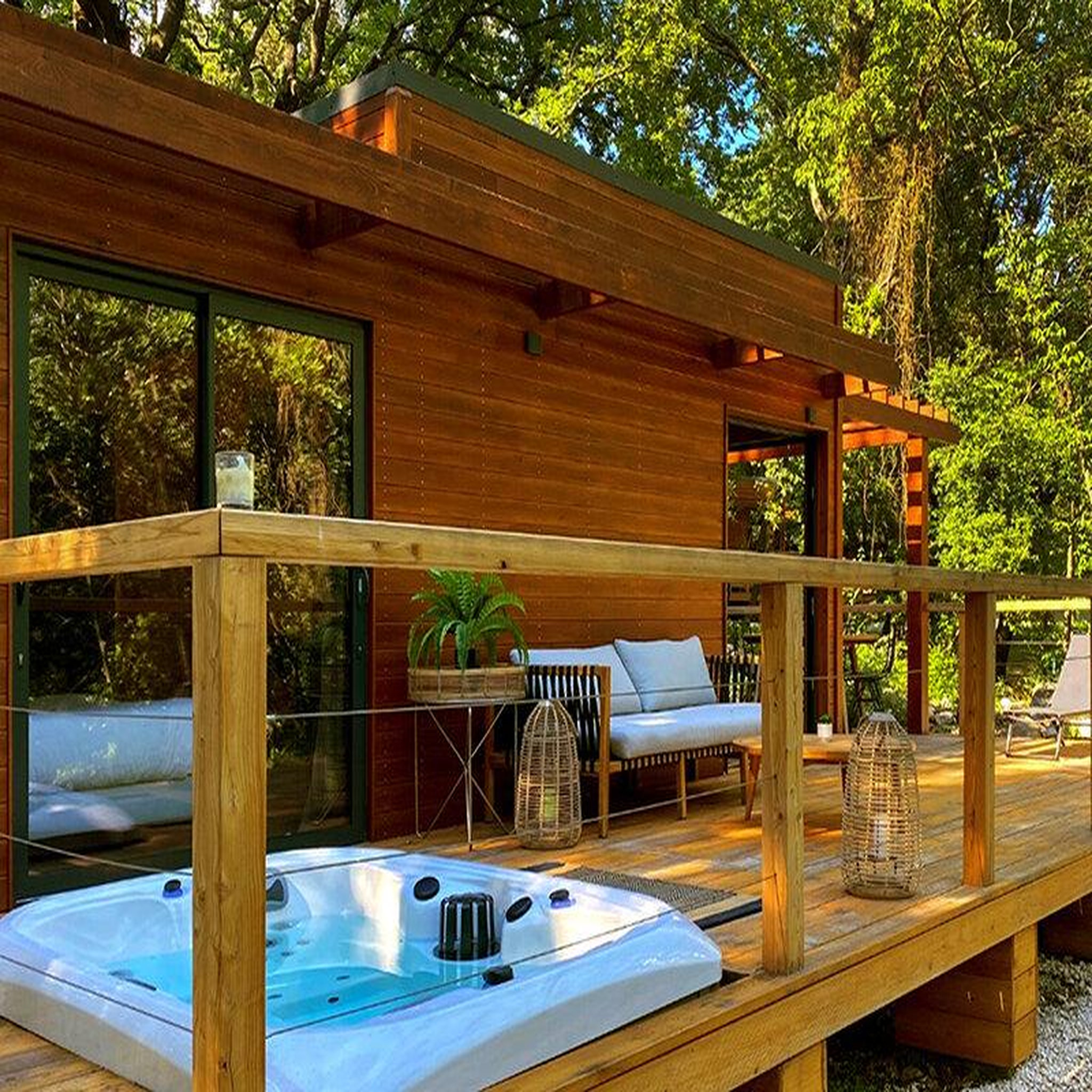 Voir la diapositive 4 : Smartbox Échappée de 3 jours en lodge avec bain bouillonnant et vtt près de nîmes - coffret cadeau séjour