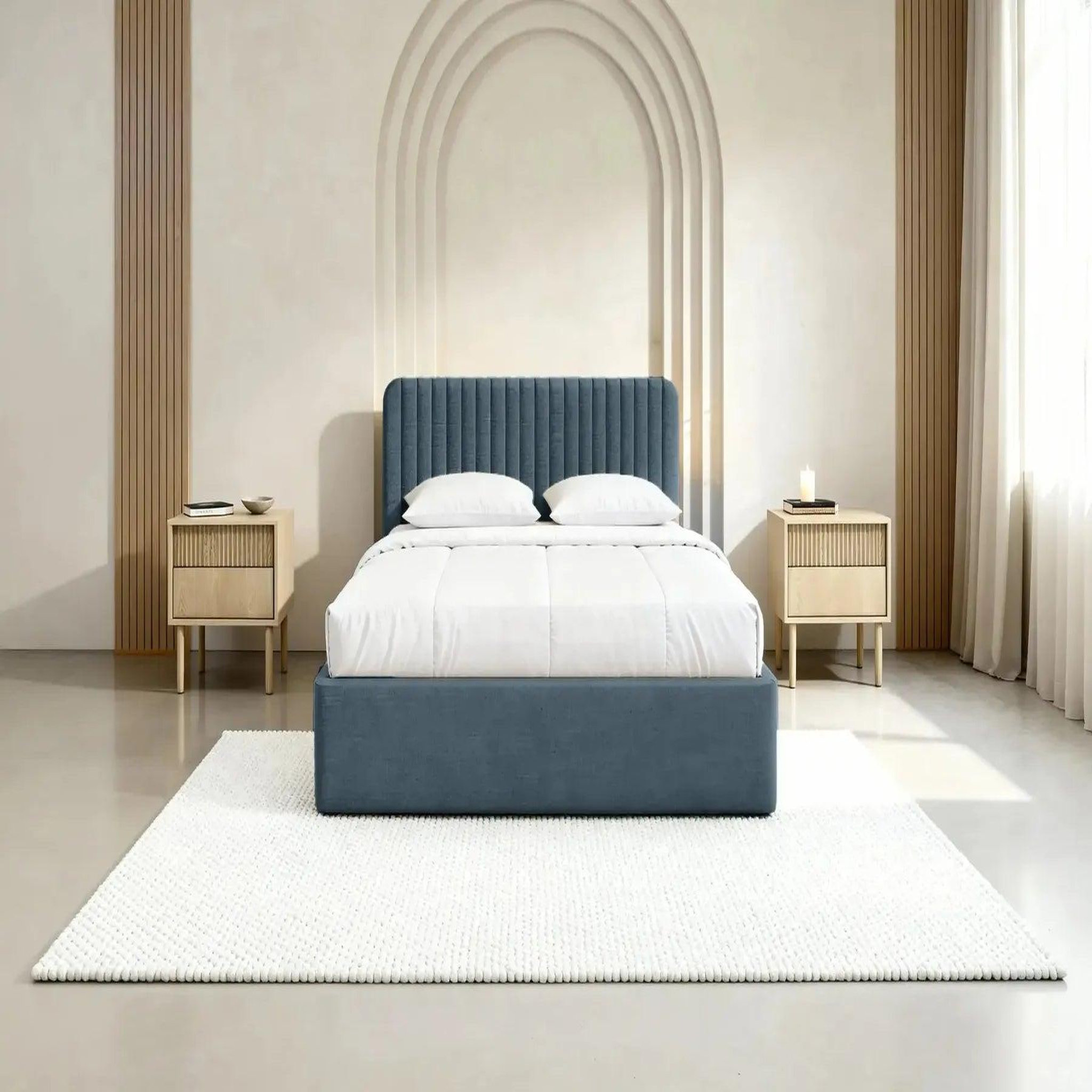 Voir la diapositive 3 : CASANOVA PARIS Jeanne - lit coffre tissu velours