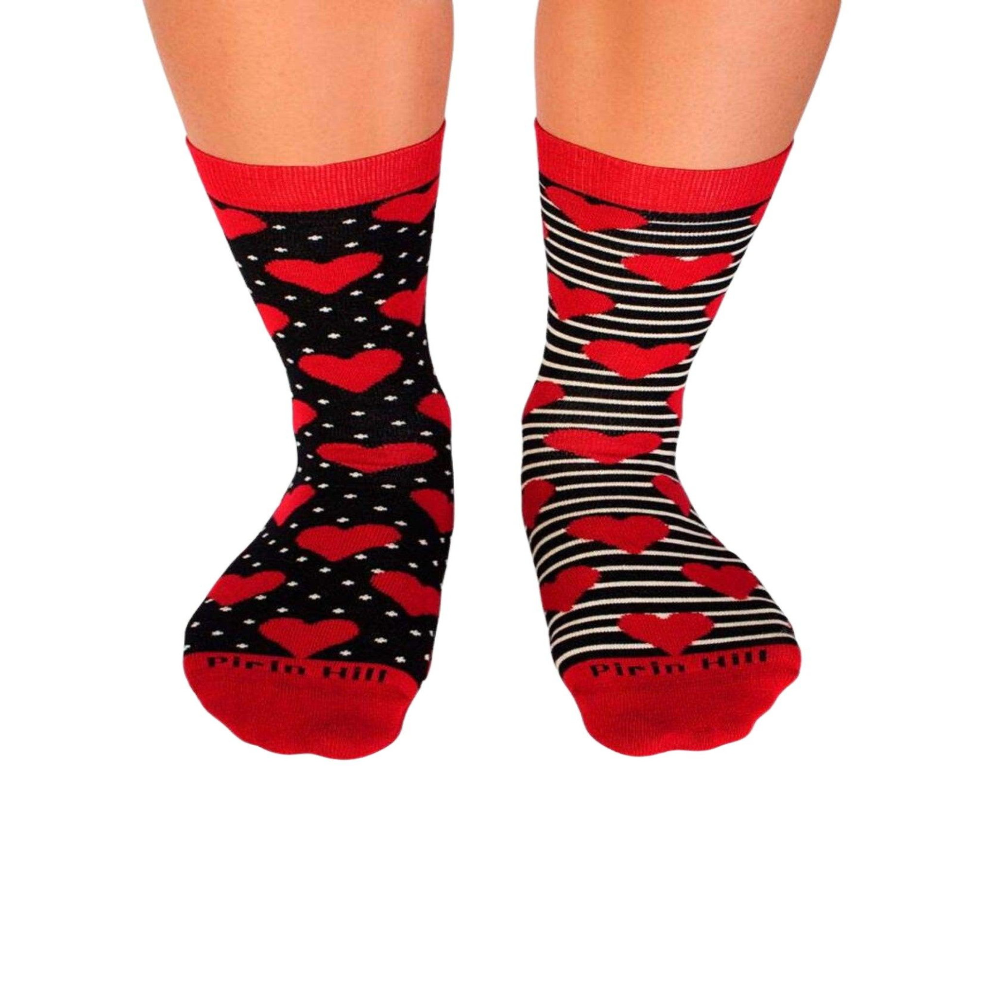 PIRIN HILL Chaussettes coton bio cœurs dépareillés. Coloris disponibles : Multicolore