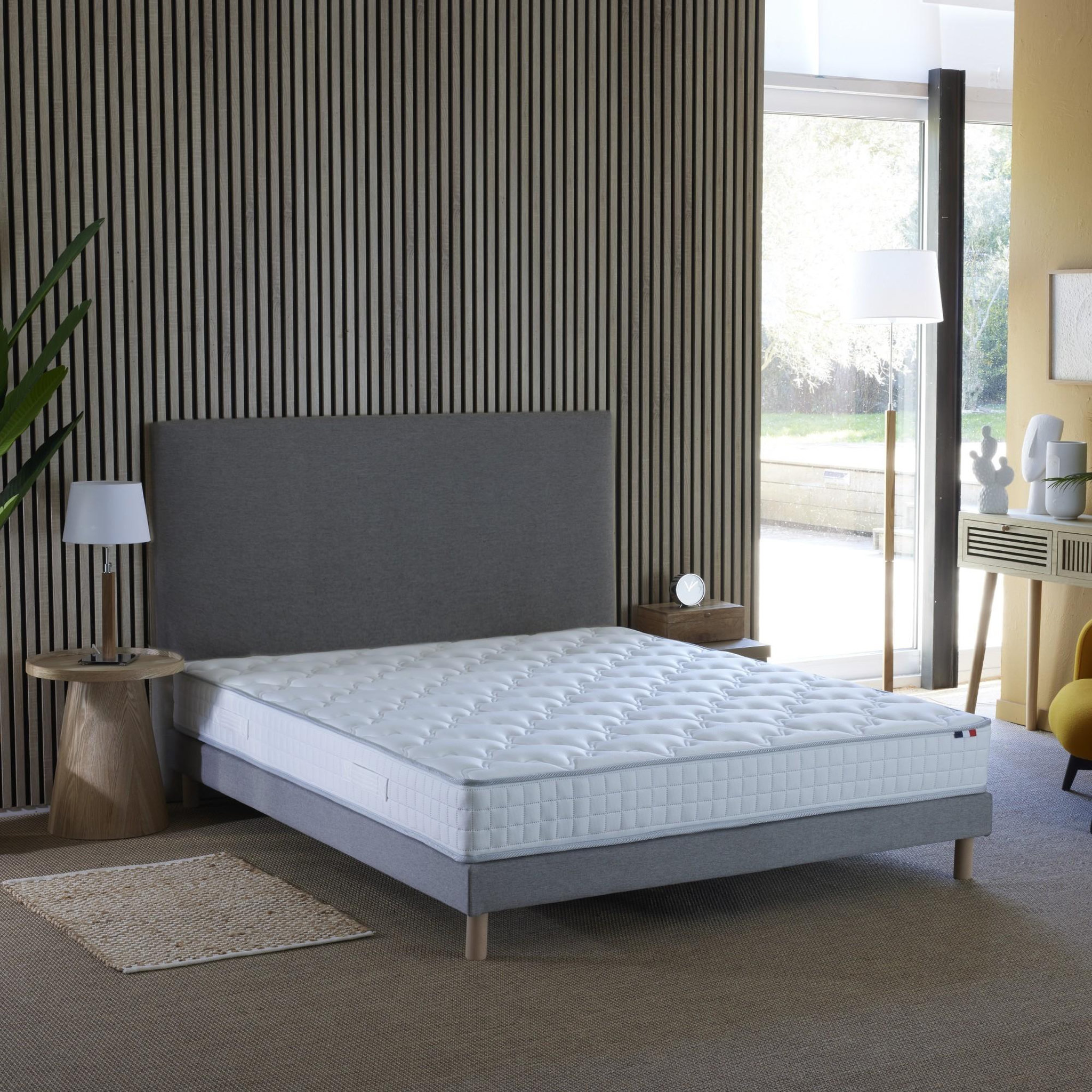 Voir la diapositive 2 : IDLITERIE Ensemble matelas ressorts ensachés spectre + sommier tapissier 140 x 200 cm sommier gris