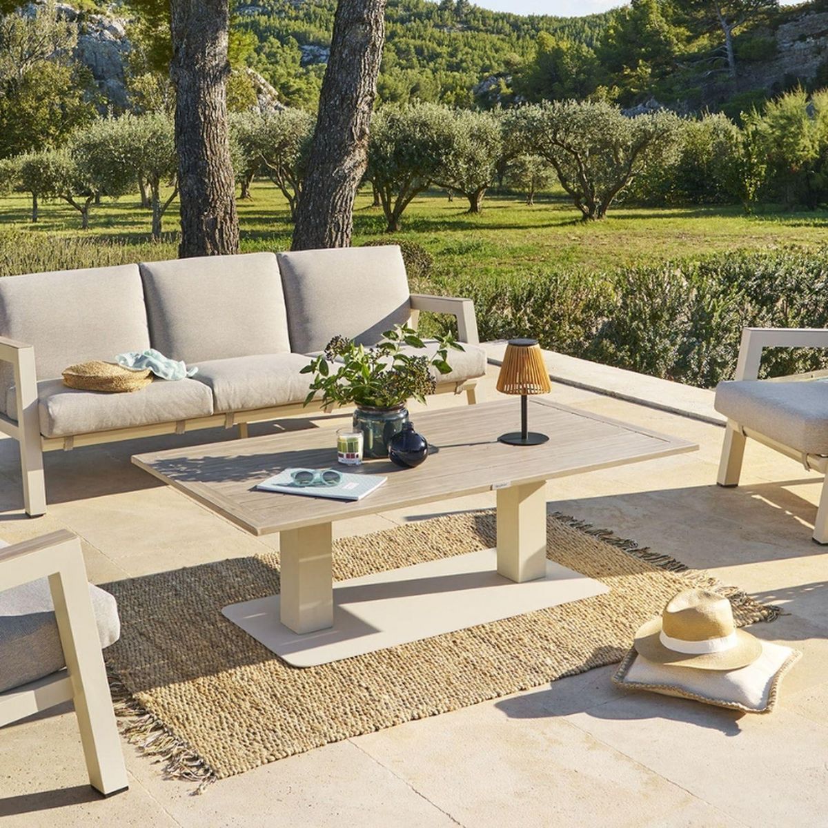 HESPERIDE Table de jardin relevable rectangulaire en aluminium SALIMIA - Argile et lin