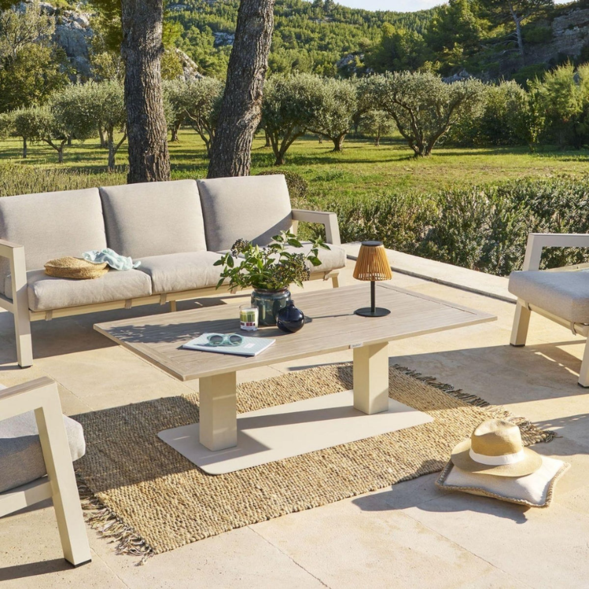 HESPERIDE Table de jardin relevable rectangulaire en aluminium SALIMIA - Argile et lin