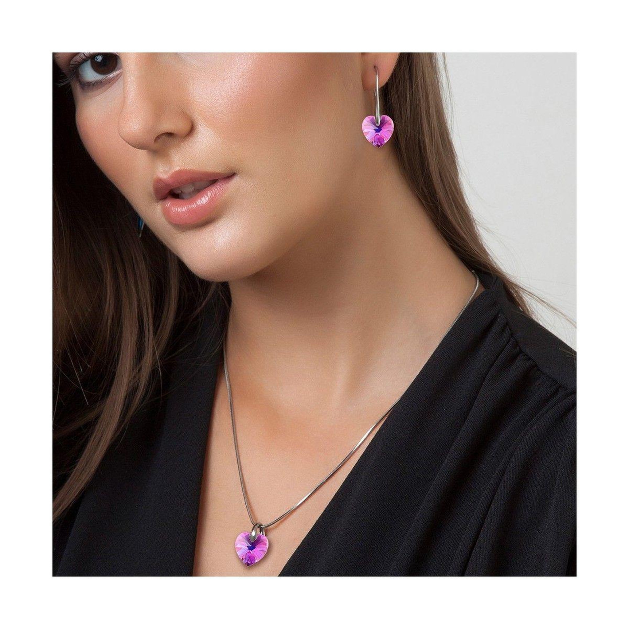 Voir la diapositive 2 : SC CRYSTAL Parure collier et boucles d'oreilles coeurs irisés SC Crystal orneés de Cristaux scintillants