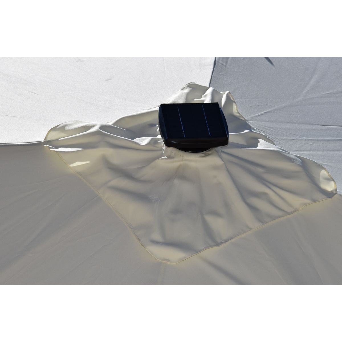 Parasol déporté 3x3m aluminium à bandeau LED ecru CAPEO