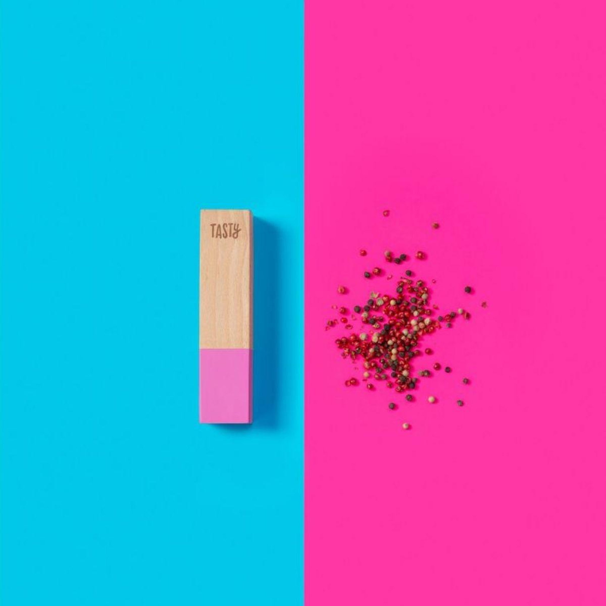 Voir la diapositive 2 : TASTY Poivrière design en bois tasty green