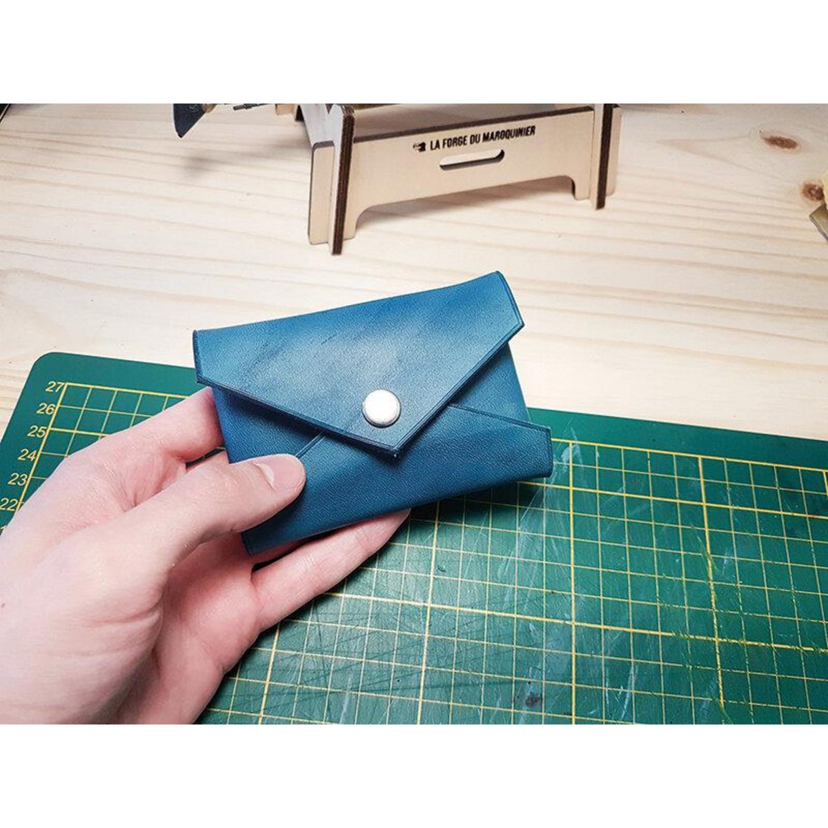 Smartbox Atelier de maroquinerie avec confection d'un porte-carte en cuir - Coffret Cadeau Multi-thèmes