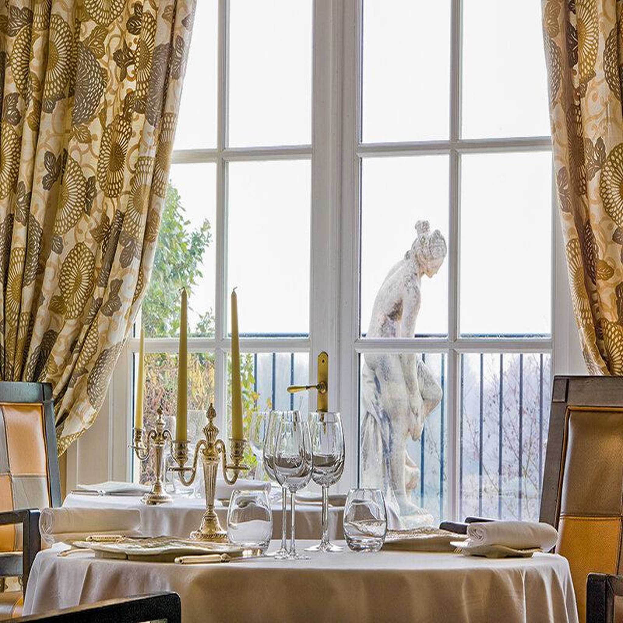Voir la diapositive 3 : Smartbox Escapade de 2 jours en hôtel 5* avec dîner et accès illimité à l'espace bien-être près de paris - coffret cadeau séjour