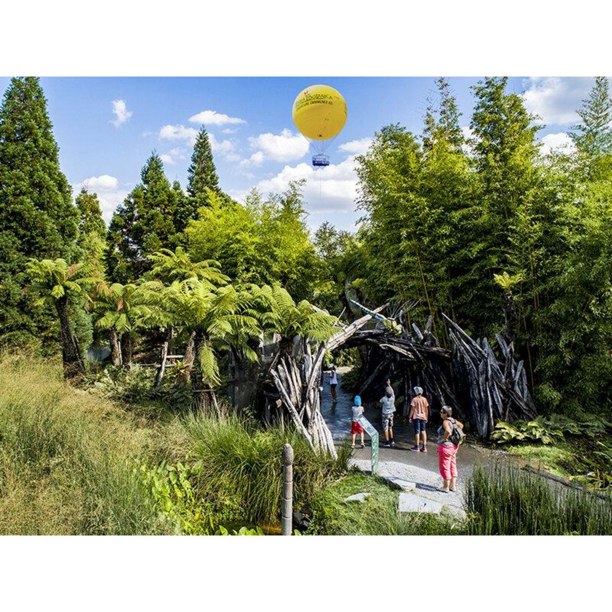 Smartbox Terra Botanica en famille : entrée pour 2 adultes et 1 enfant au parc ludique d'Angers - Coffret Cadeau Sport & Aventure