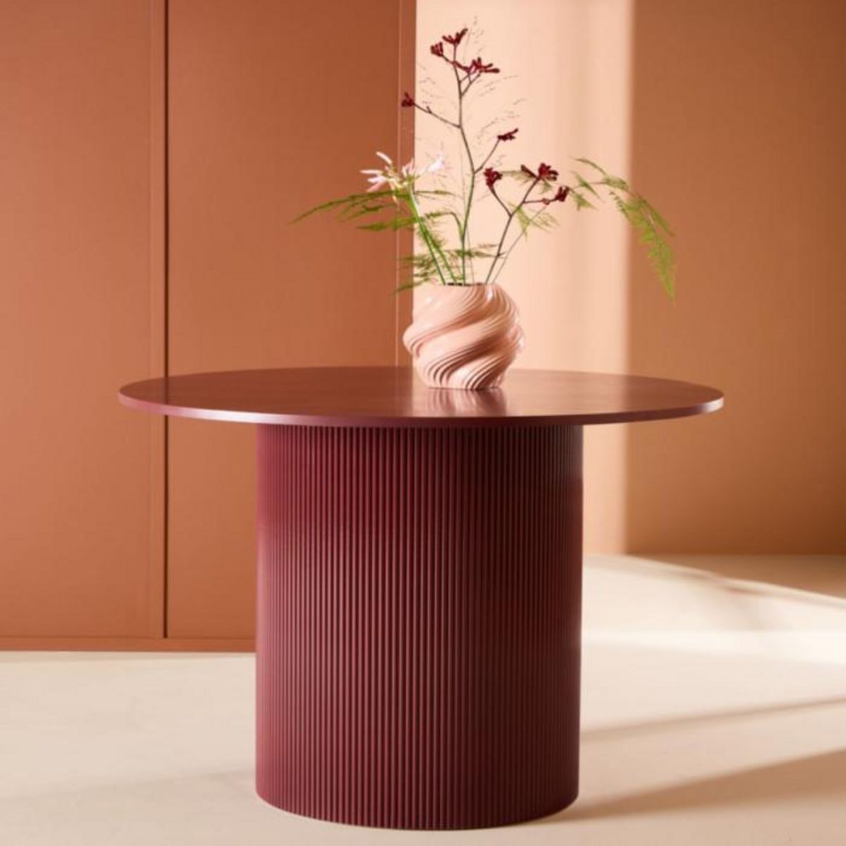 Paris Prix Table à Manger Nervurée  Lenox  110cm Bordeaux