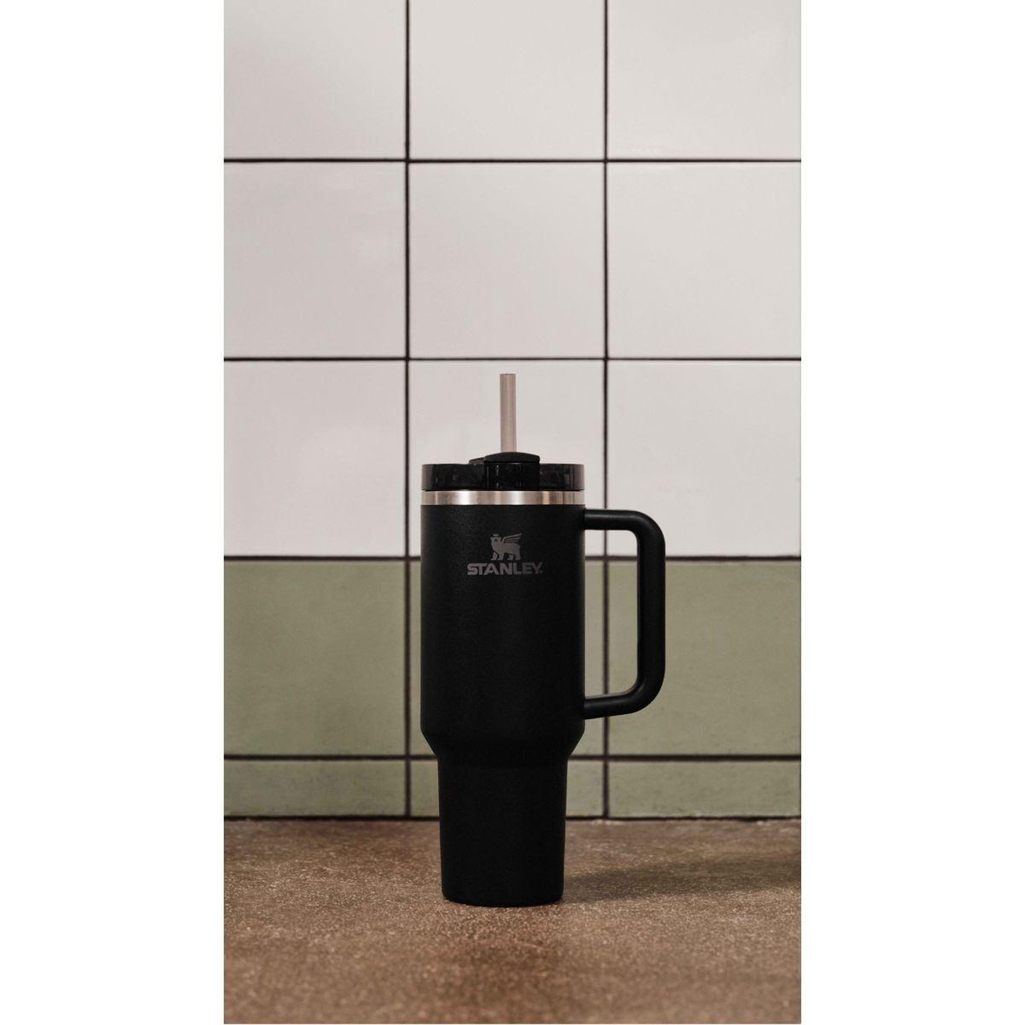 Voir la diapositive 4 : Stanley Mug isotherme The Quencher H2.0 FlowState 1.18L Black