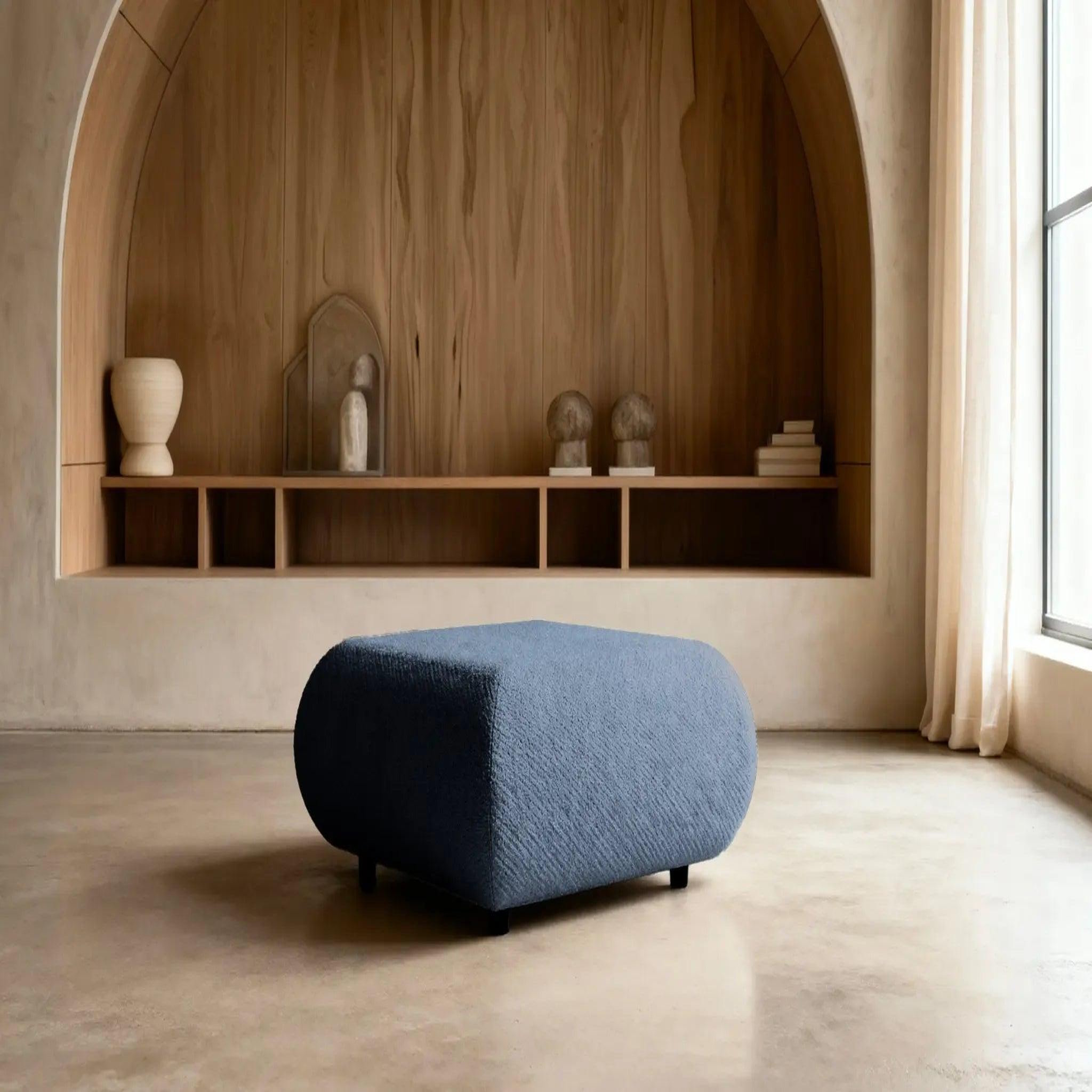 Voir la diapositive 2 : CASANOVA PARIS Levi - pouf tissu lisse
