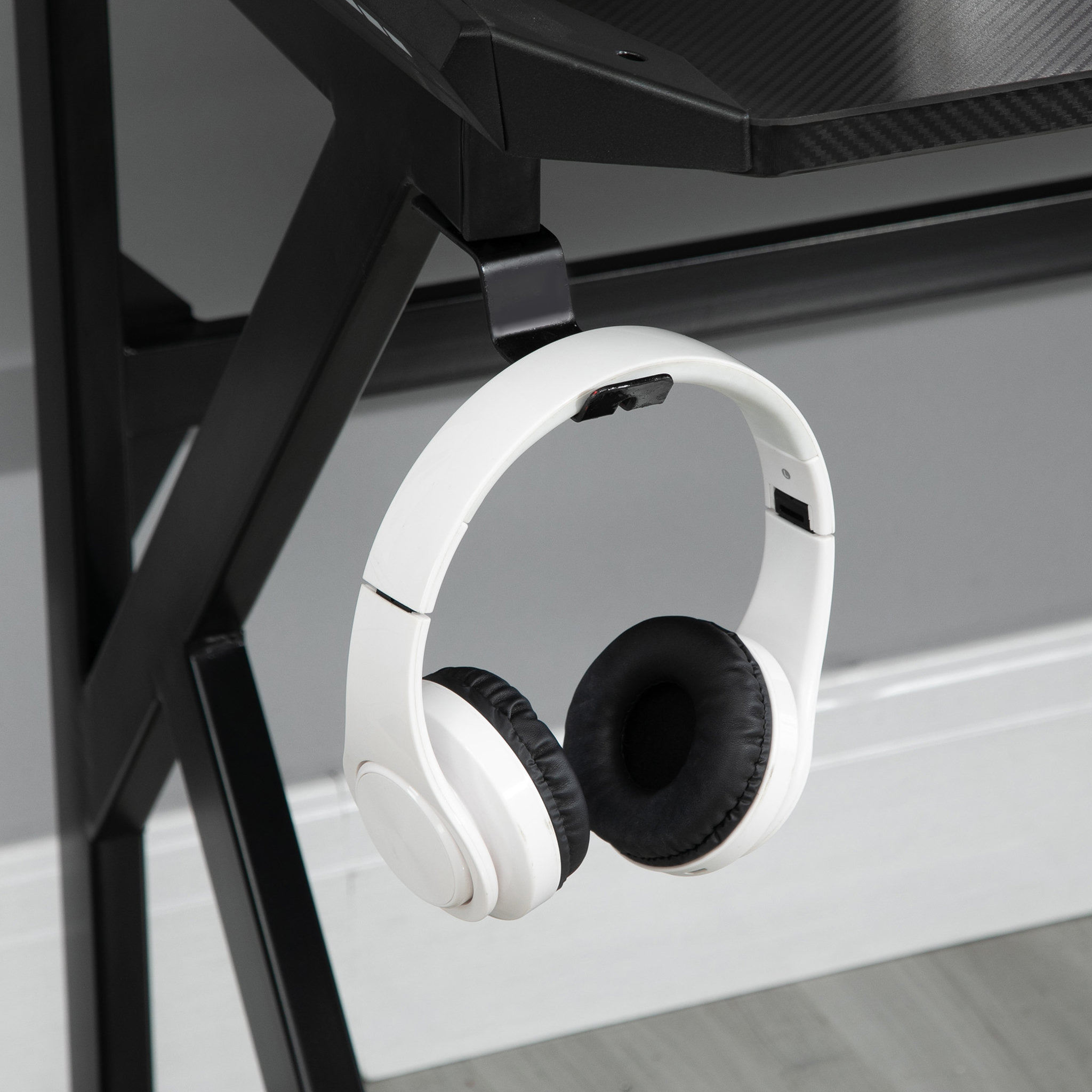 Voir la diapositive 5 : HOMCOM Bureau gaming bureau gamer bureau informatique support casque porte-gobelet passe-câbles inclus métal MDF texture fibre carbone noir