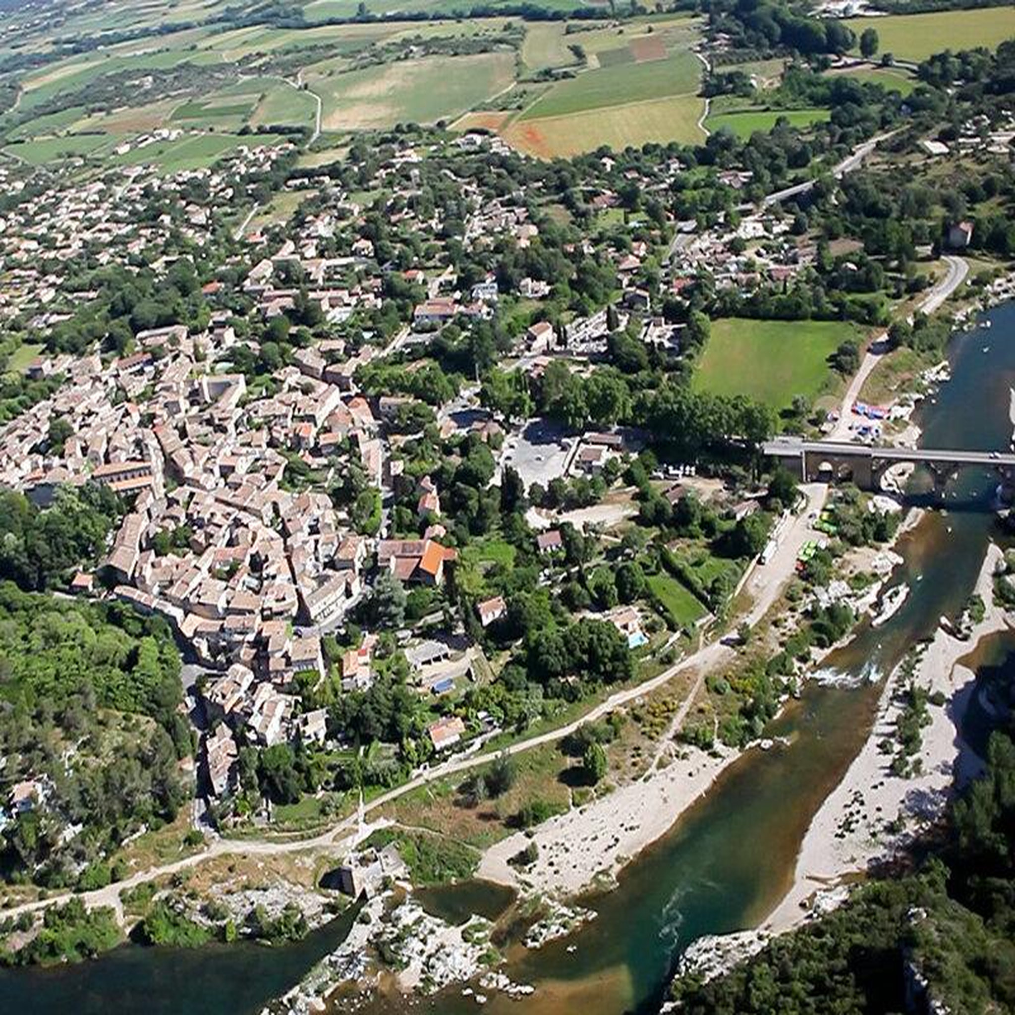 Voir la diapositive 3 : Smartbox Survol du pont du Gard en ULM - Coffret Cadeau Sport & Aventure