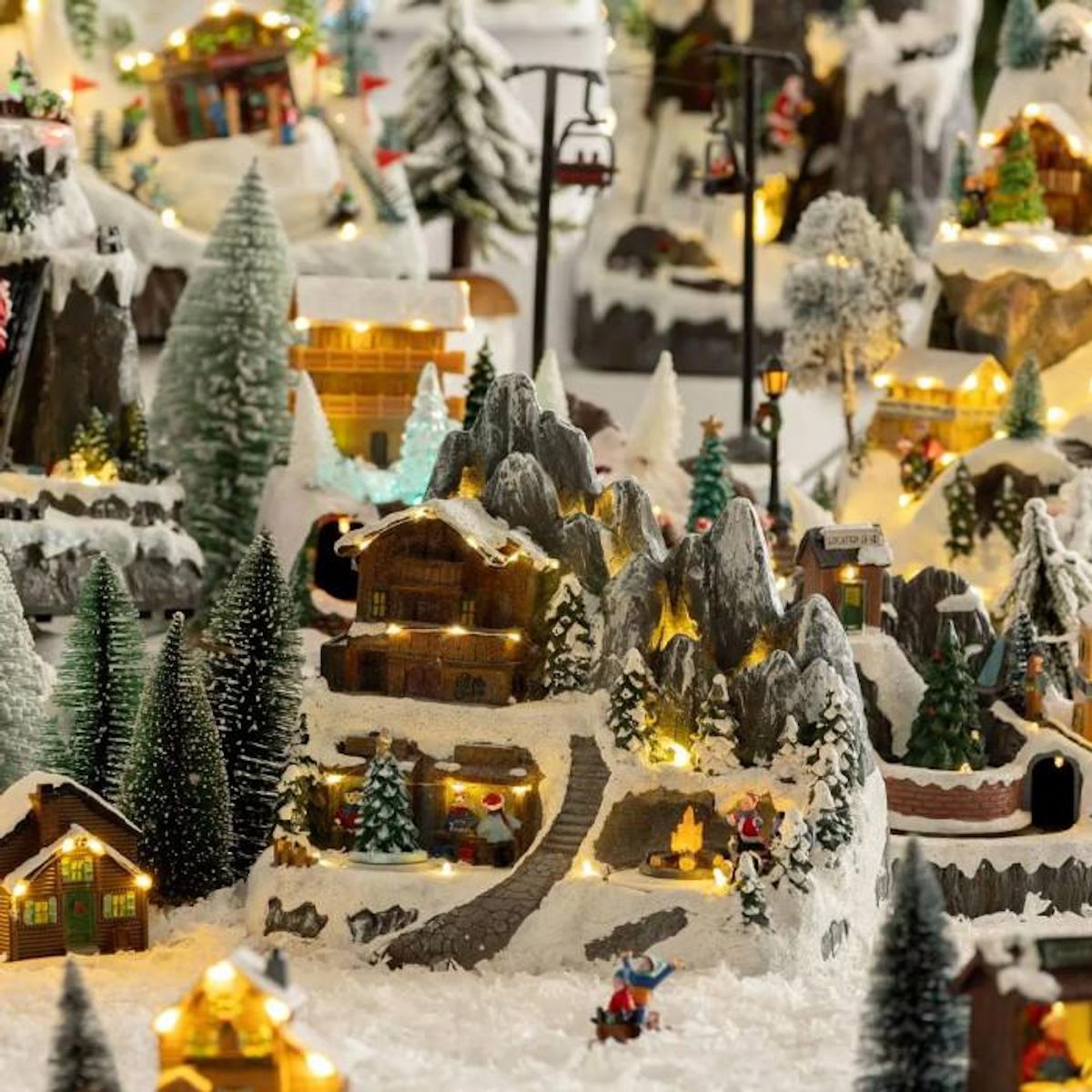 FEERIC LIGHT & CHRISTMAS Village de Noël Refuge  Montagne  29cm Multicolore