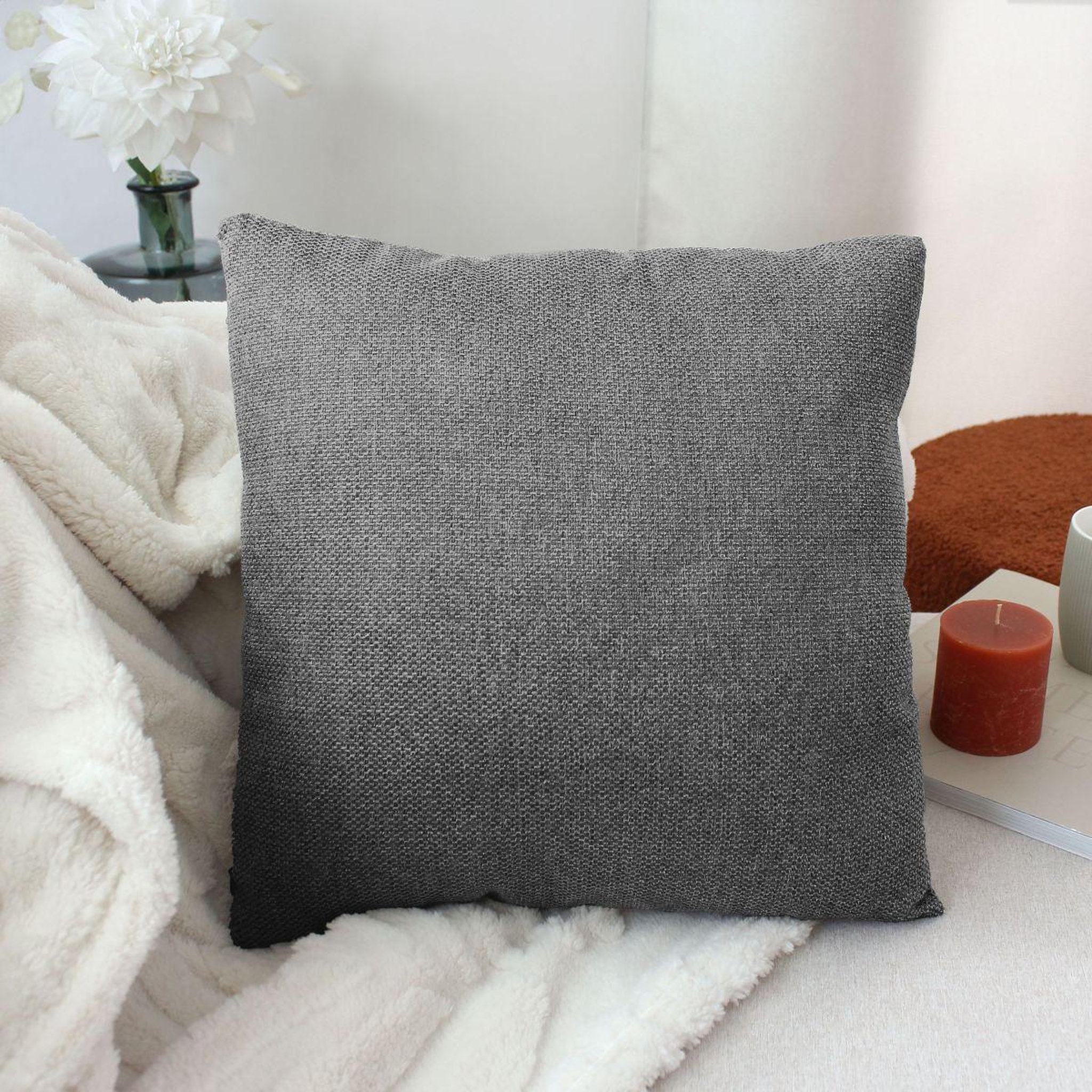 Voir la diapositive 3 : ENJOY HOME Coussin déco en velours  lagarta  40x40cm gris foncé