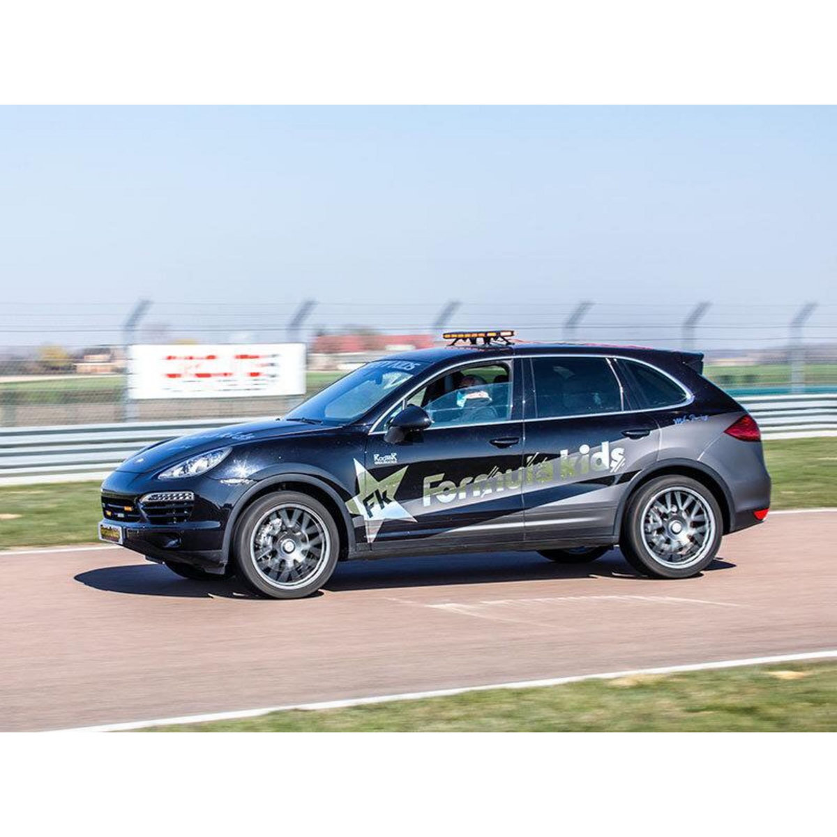 Smartbox Stage pilotage enfant : 3 tours de circuit au volant d'une Ferrari F430 - Coffret Cadeau Sport & Aventure