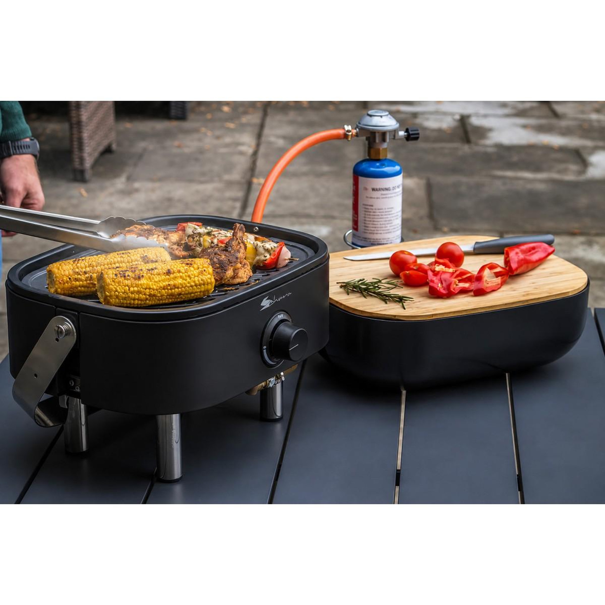 Voir la diapositive 5 : SAHARA Barbecue à gaz portable compact 2,7kw grille en fonte mini barbecue de table noir planche à découper bois 2 à 4 personnes sahara