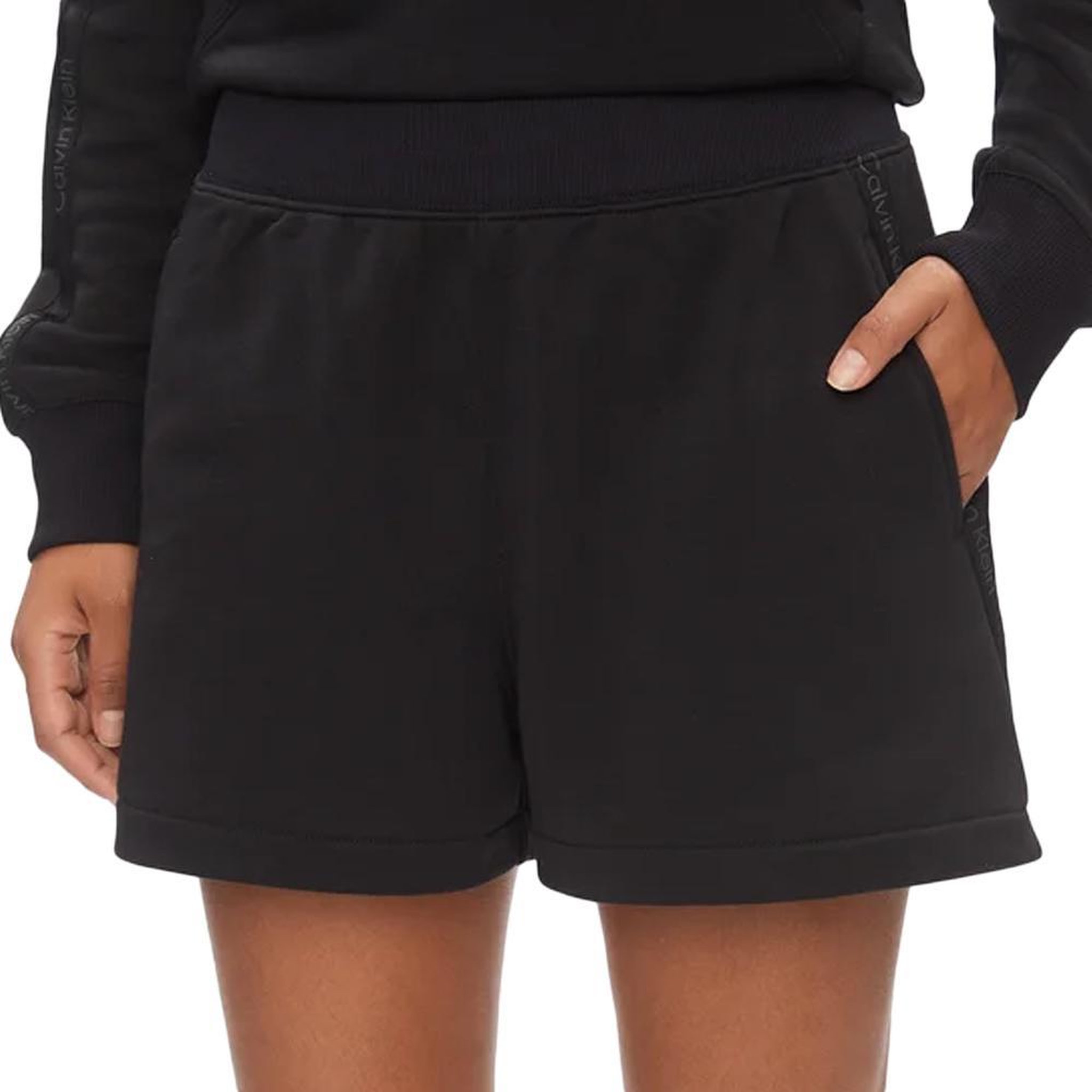 Voir la diapositive 1 : CALVIN KLEIN JEANS Short Noir Femme Calvin Klein Jeans 00GWS4S826