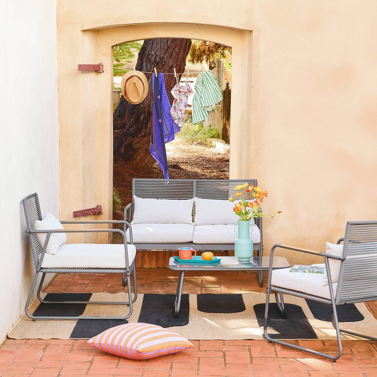 SWEEEK Salon de jardin en acier FOGGIA. 4 places. anthracite