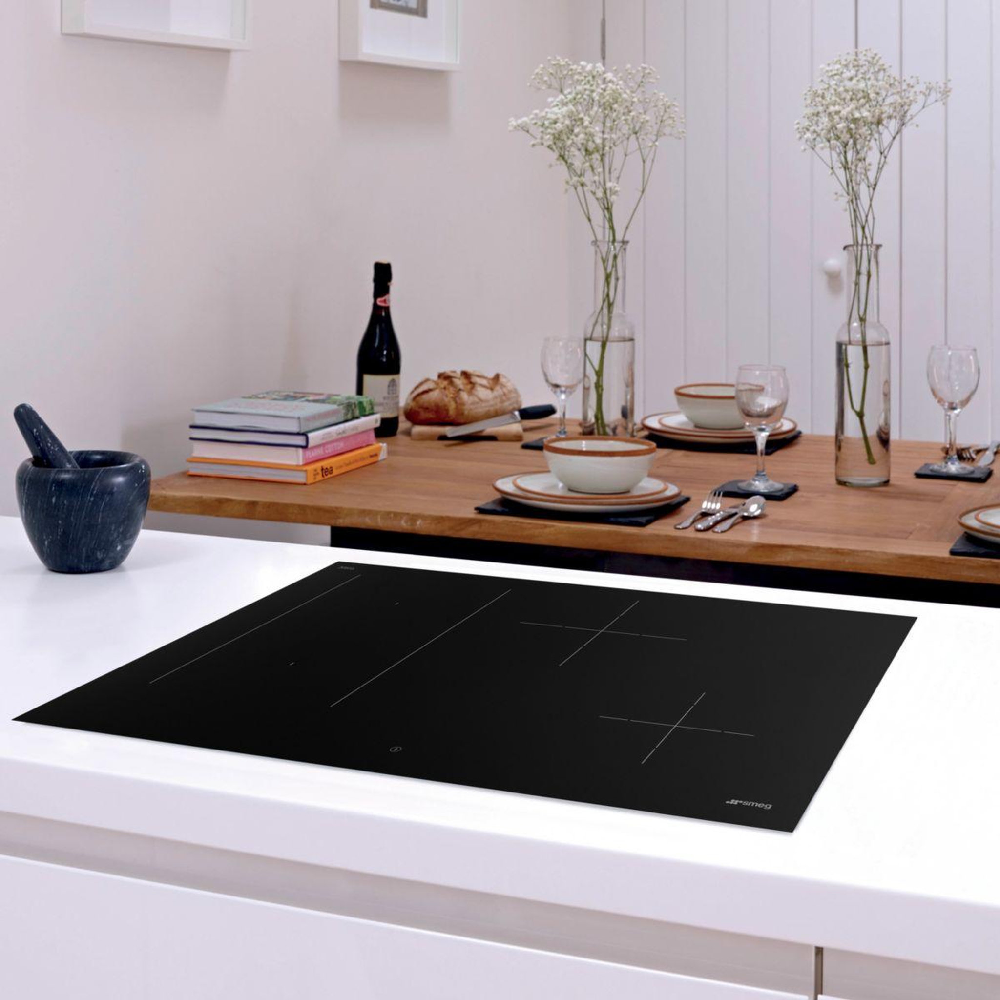 Voir la diapositive 5 : SMEG Plaque induction sim3844n  noir mat
