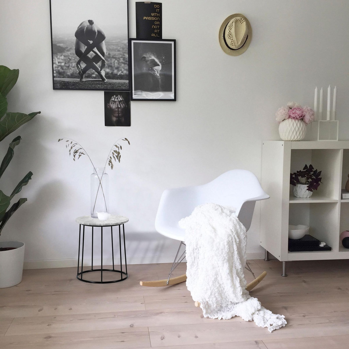 VS VENTA-STOCK Table auxiliaire Colombo avec Plateau en marbre Blanc Massif et Pieds métalliques
